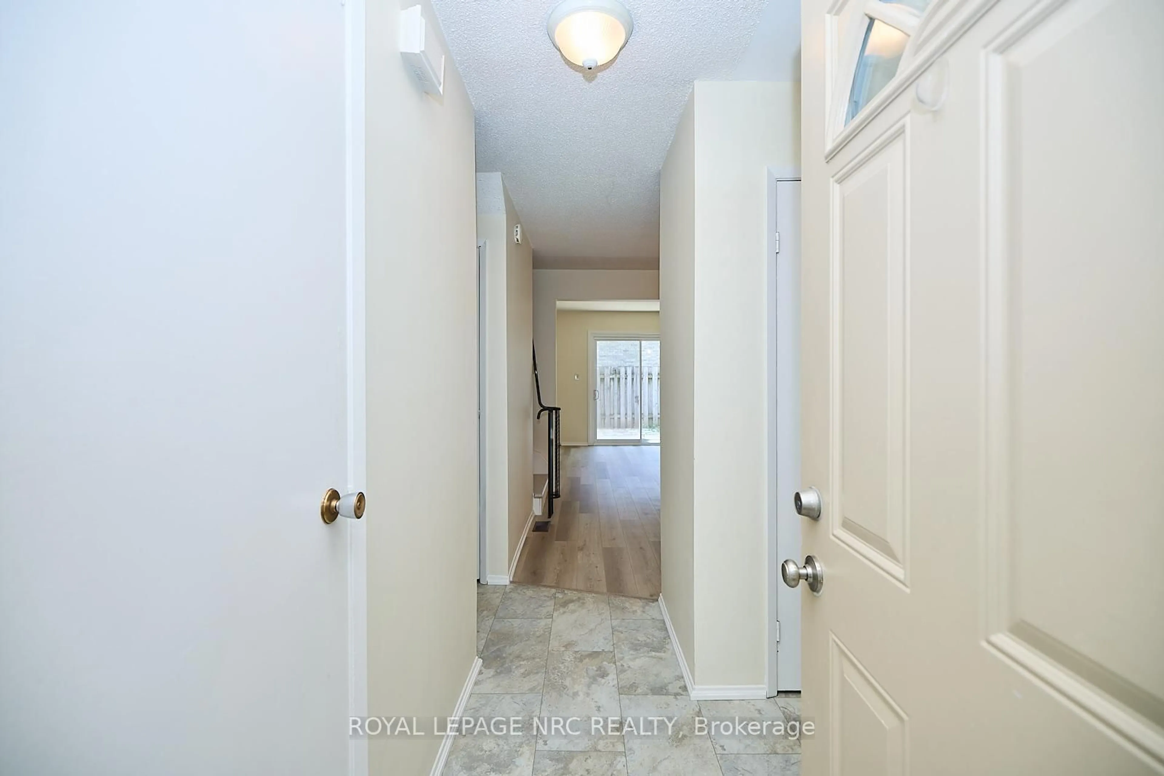 Indoor entryway for 75 Ventura Dr #23, St. Catharines Ontario L2R 7J7