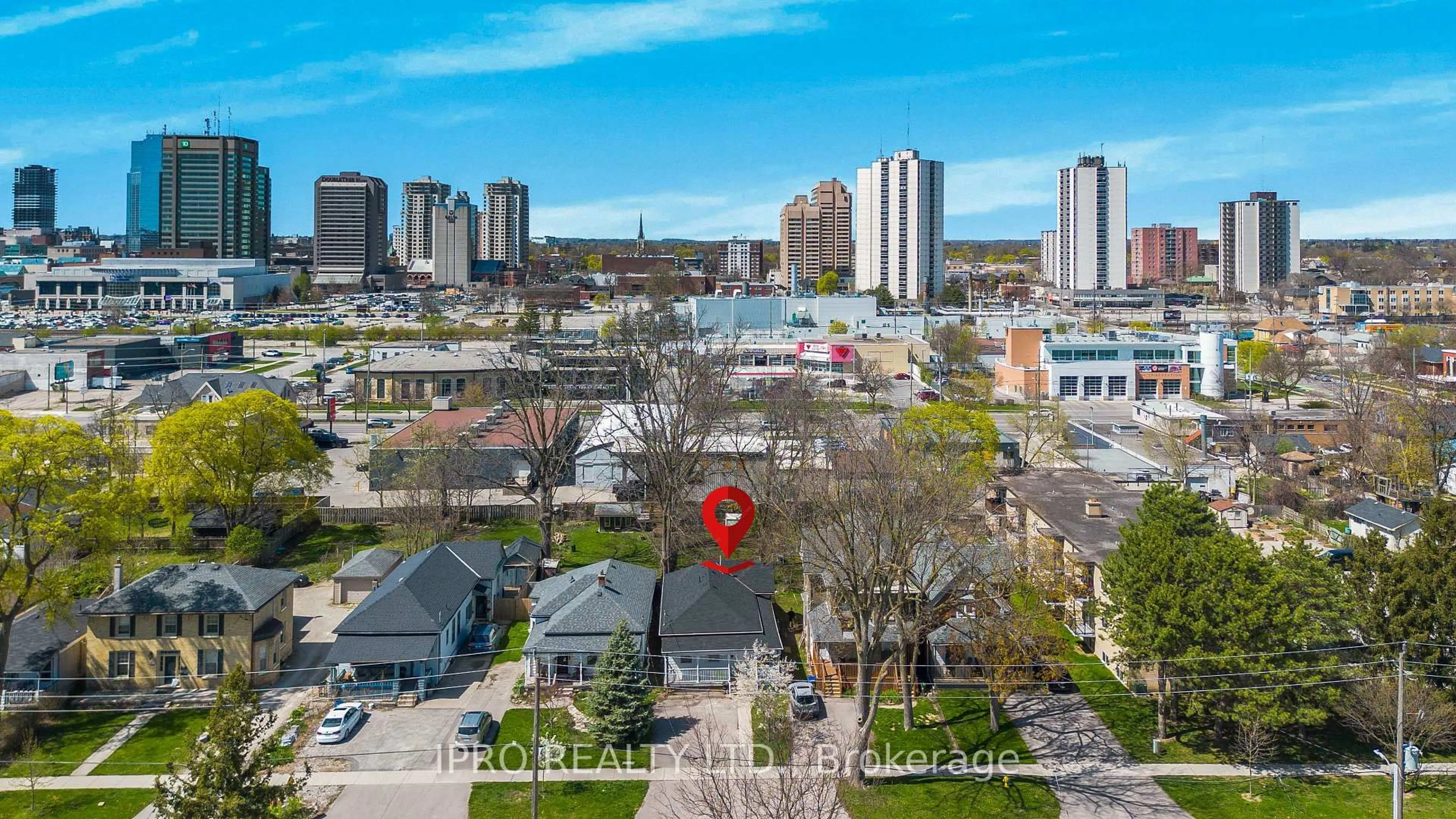 A pic from outside/outdoor area/front of a property/back of a property/a pic from drone, city buildings view from balcony for 368 Simcoe St, London East Ontario N6B 1J7