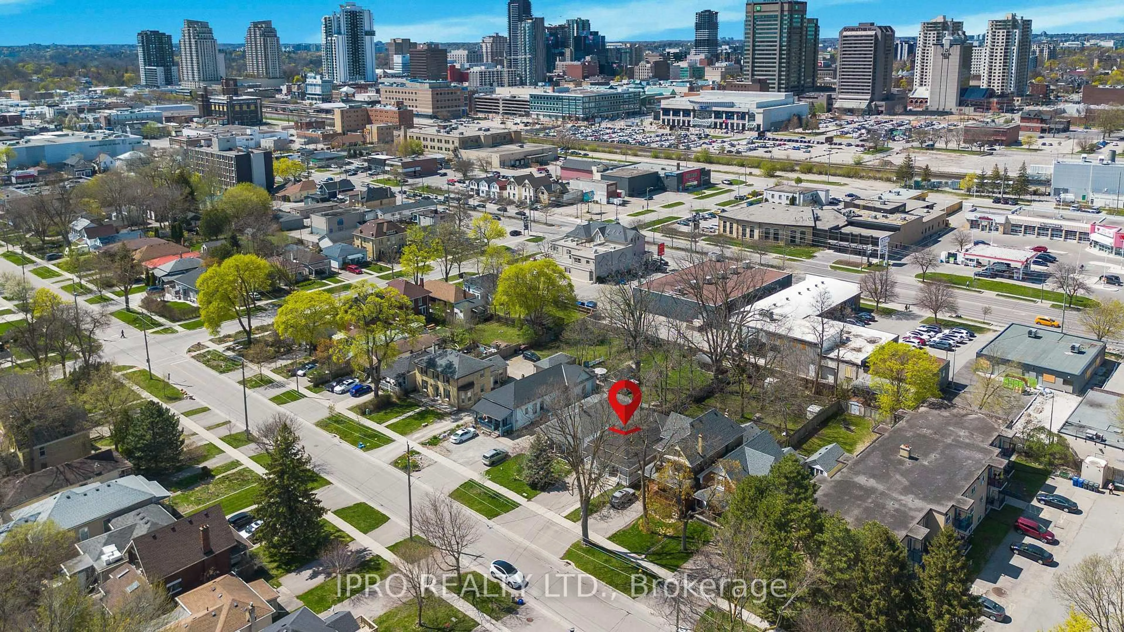 A pic from outside/outdoor area/front of a property/back of a property/a pic from drone, city buildings view from balcony for 368 Simcoe St, London East Ontario N6B 1J7
