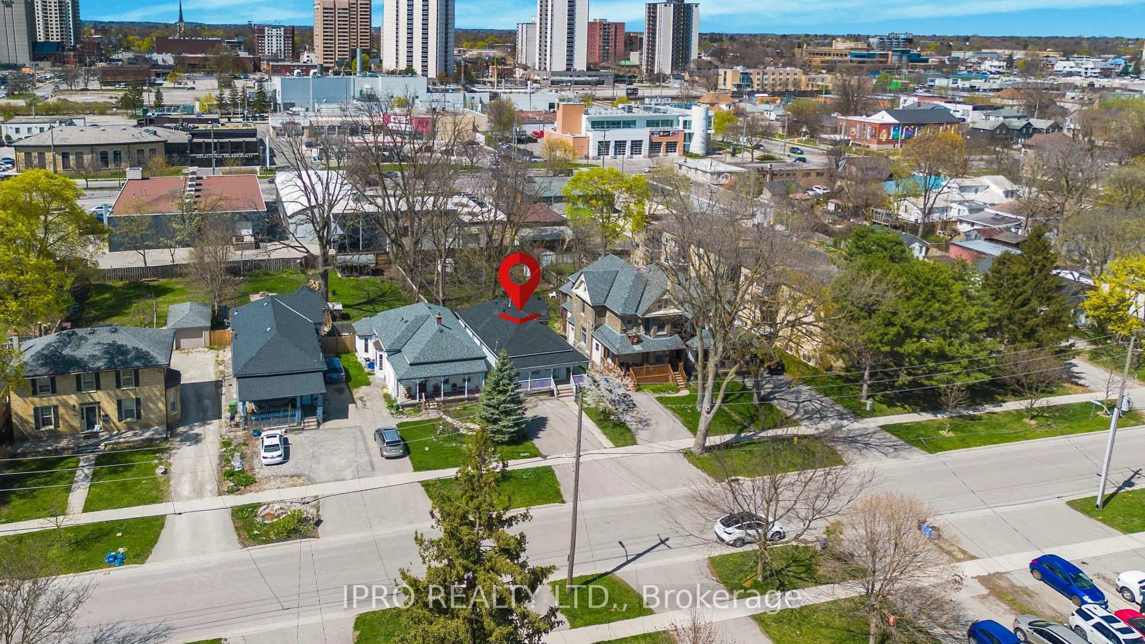 A pic from outside/outdoor area/front of a property/back of a property/a pic from drone, city buildings view from balcony for 368 Simcoe St, London East Ontario N6B 1J7