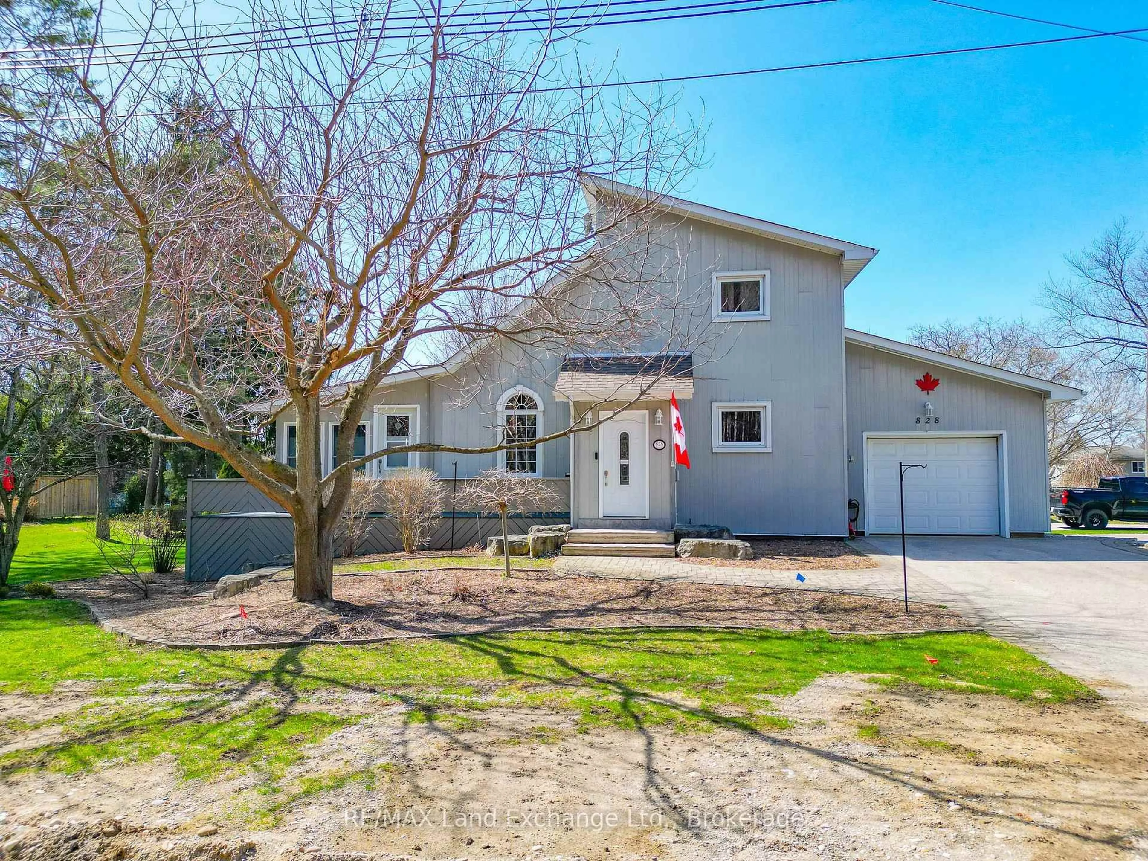 A pic from outside/outdoor area/front of a property/back of a property/a pic from drone, street for 828 Elgin St, Saugeen Shores Ontario N0H 2C4