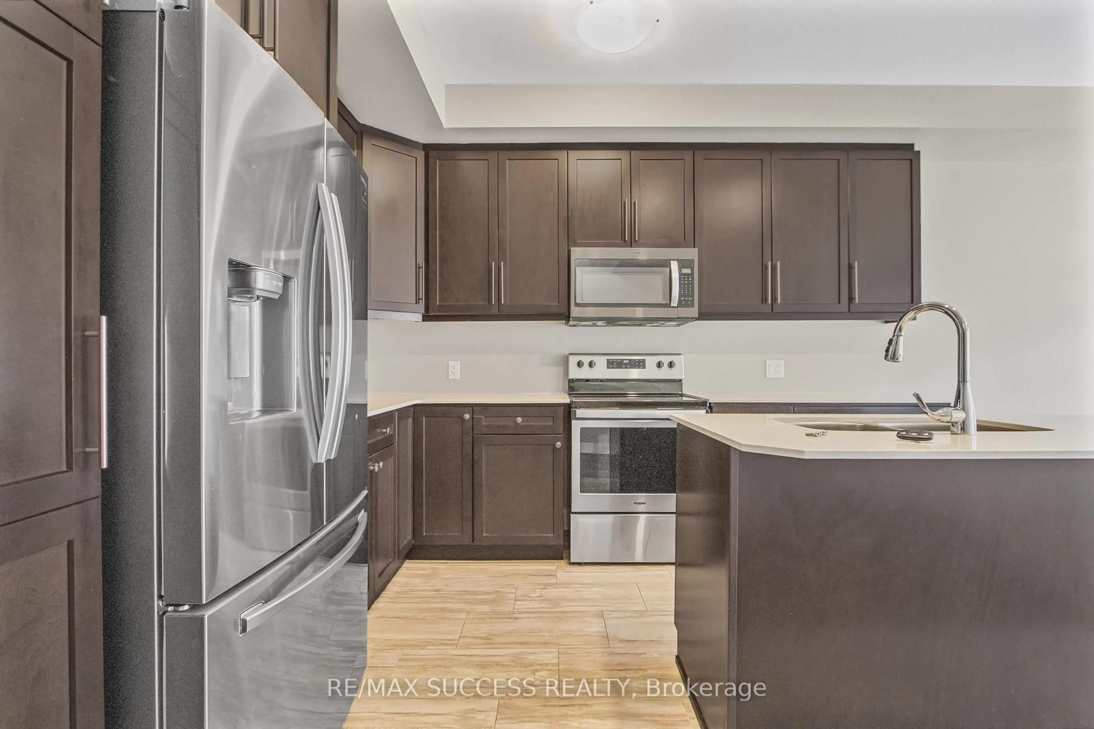 Standard kitchen, unknown for 1960 DALMAGARRY Rd #85, London Ontario N6G 0T8