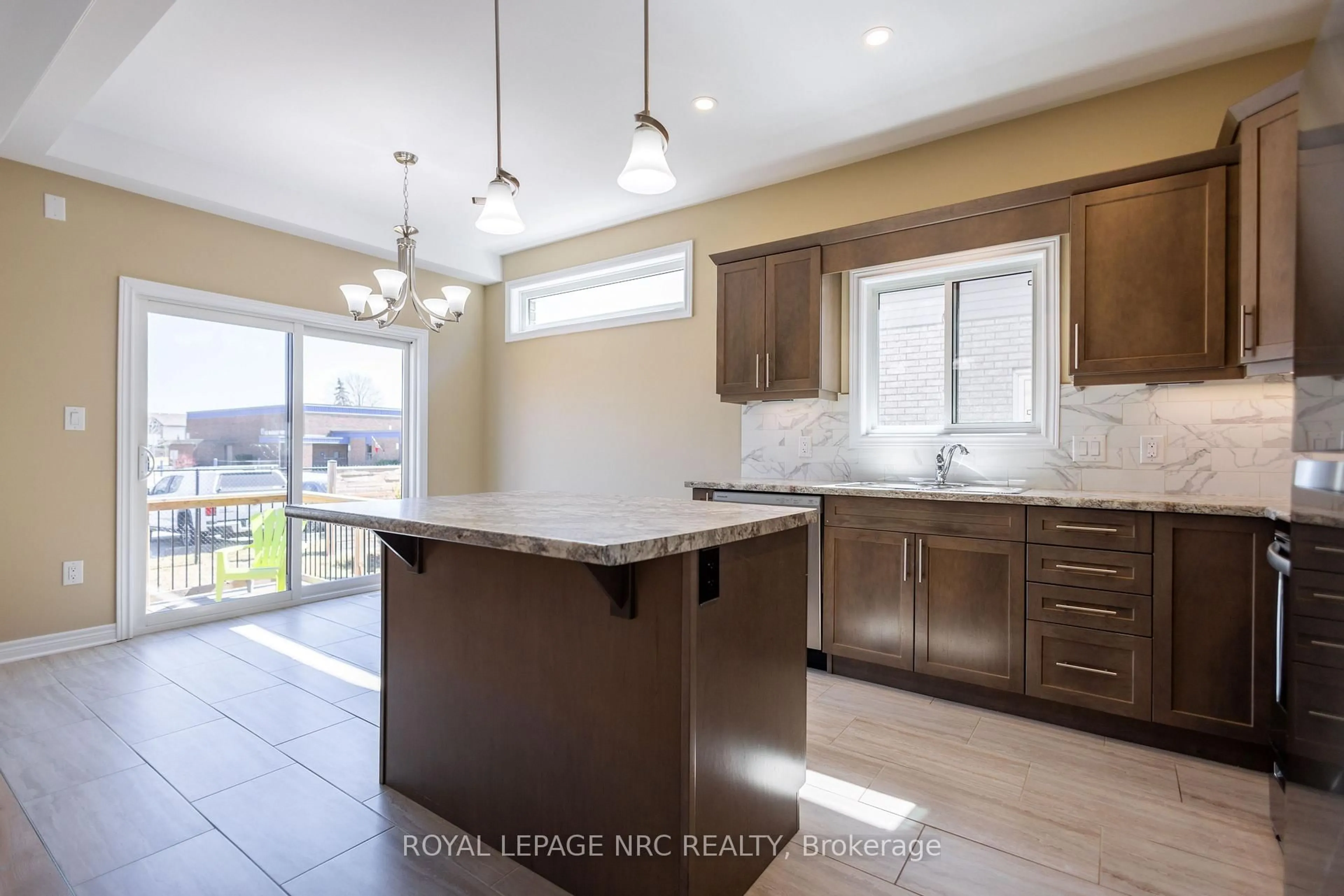 Open concept kitchen, ceramic/tile floor for 12 BERKSHIRE Dr, St. Catharines Ontario L2M 0C2
