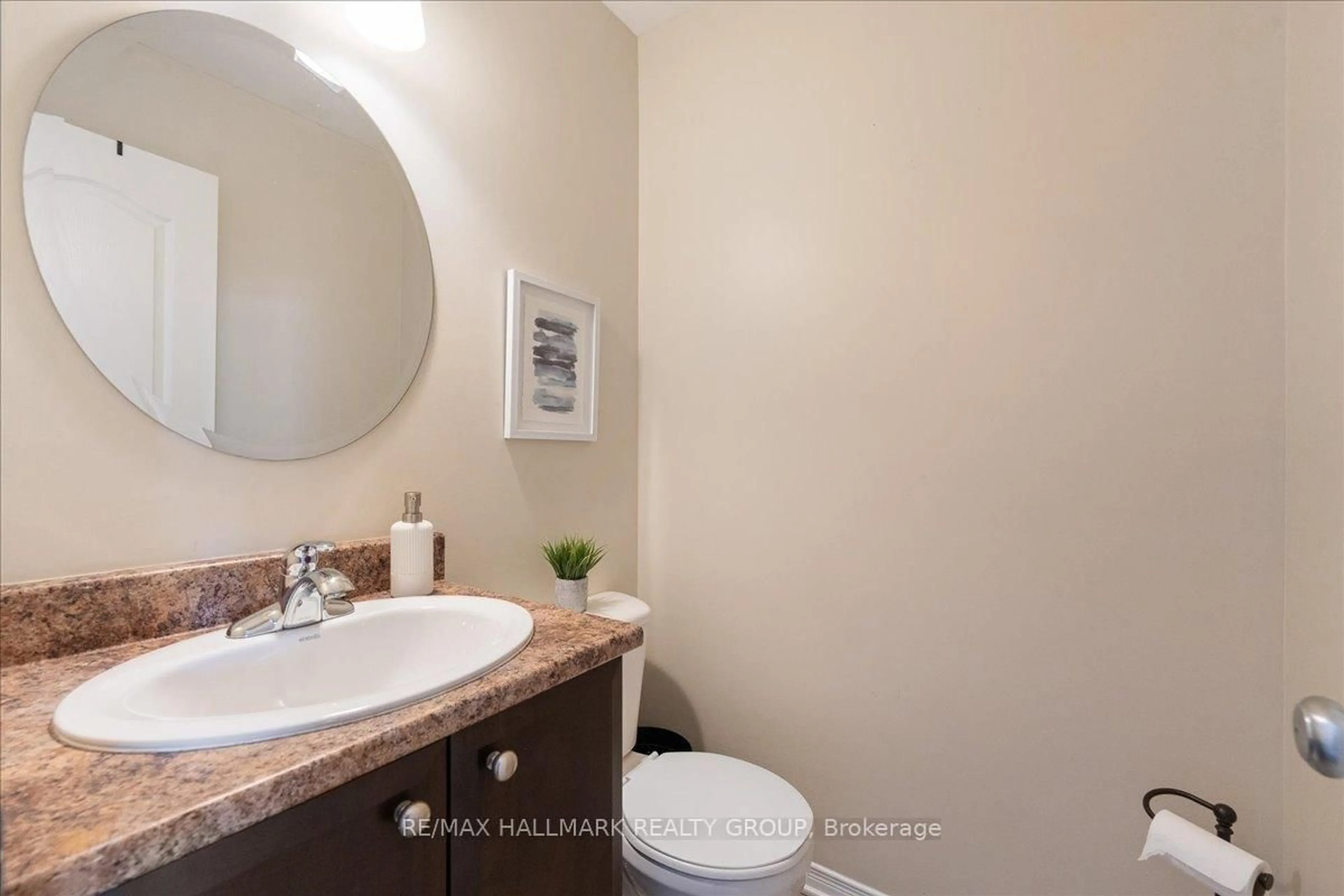 Standard bathroom, ceramic/tile floor for 1780 Plainridge Cres, Ottawa Ontario K4A 0L9