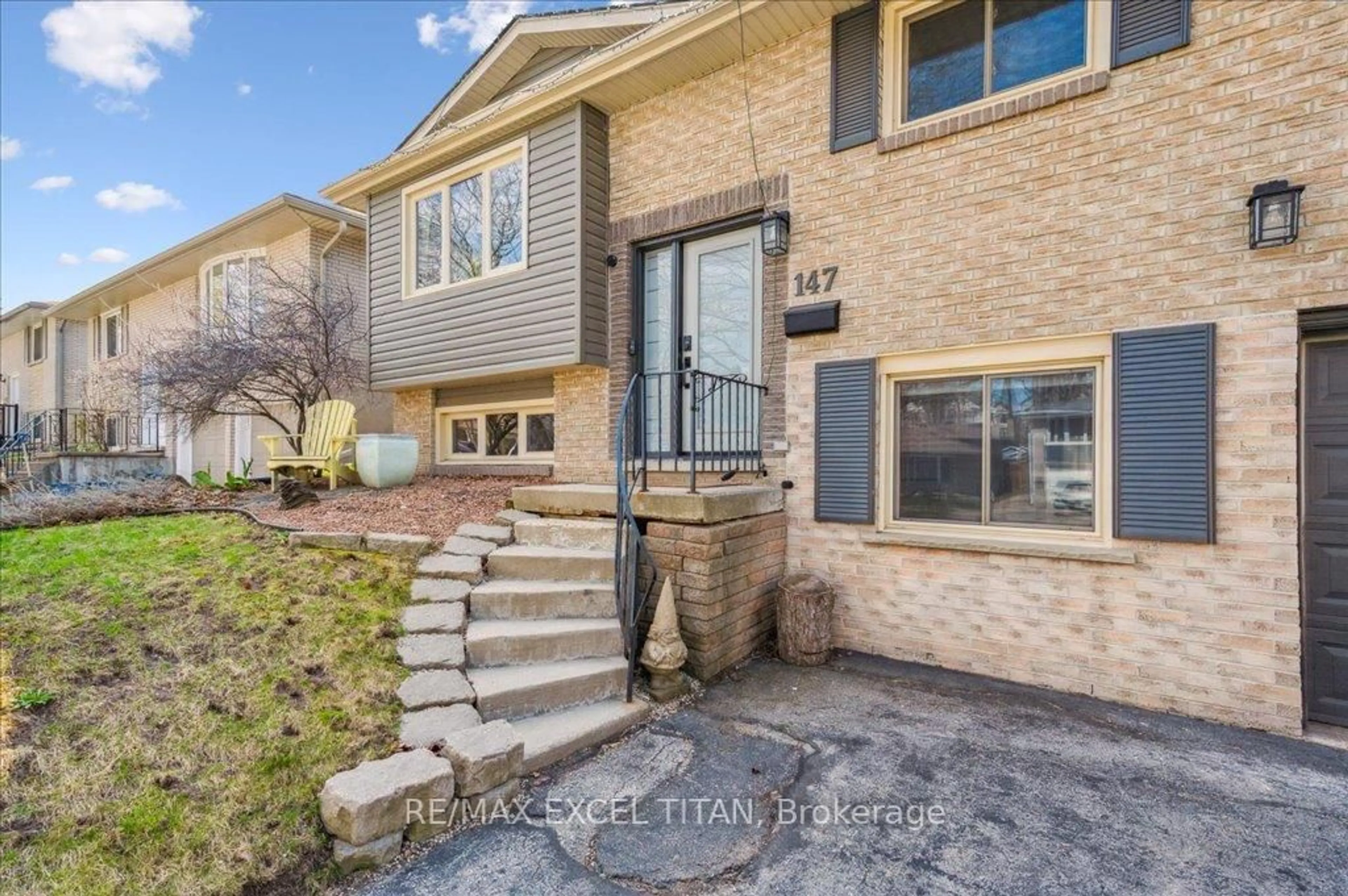 Home with brick exterior material, street for 147 Coach Hill Dr, Kitchener Ontario N2E 1N7