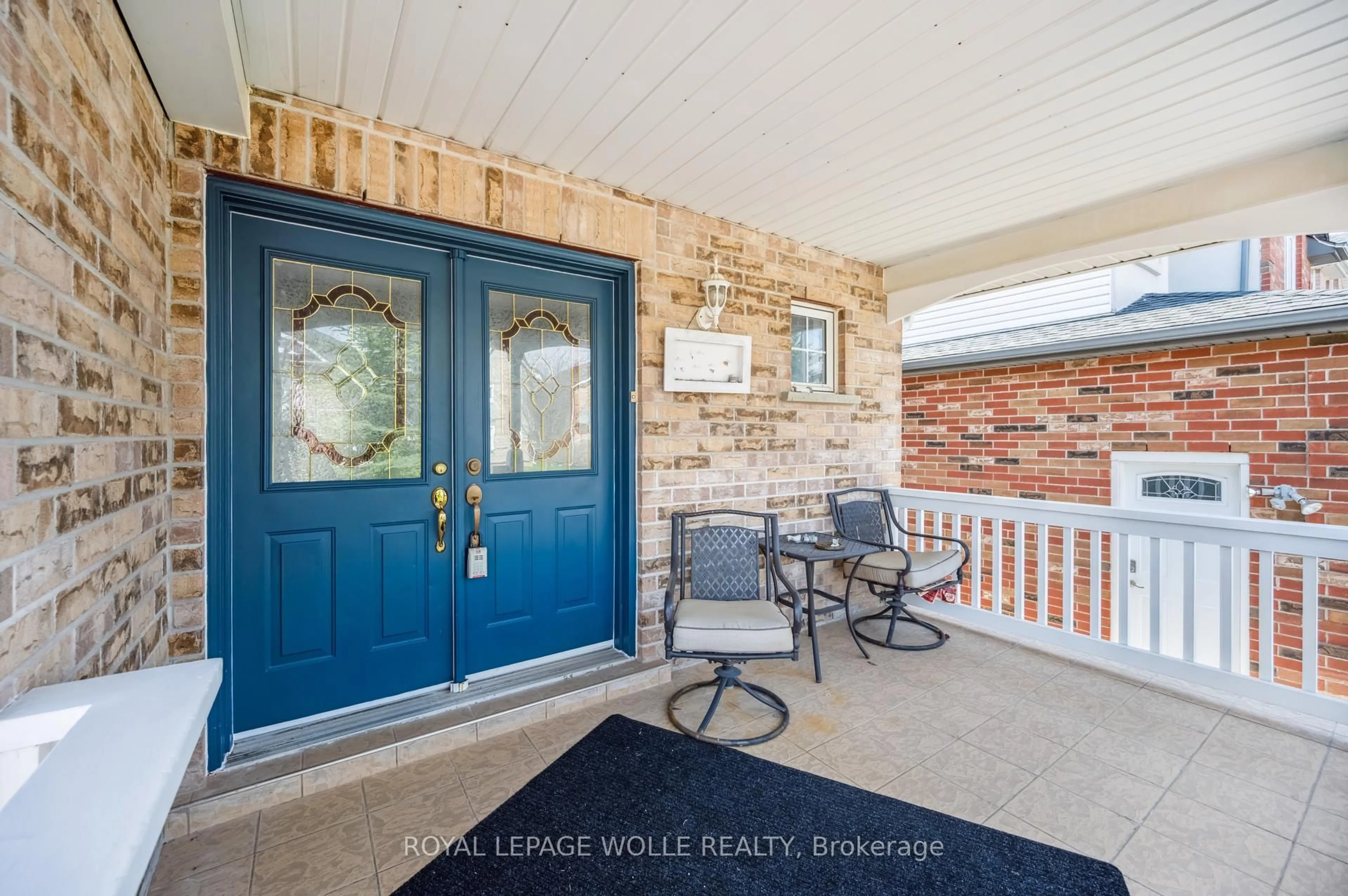 Indoor entryway for 704 Brandenburg Blvd, Waterloo Ontario N2T 2V4