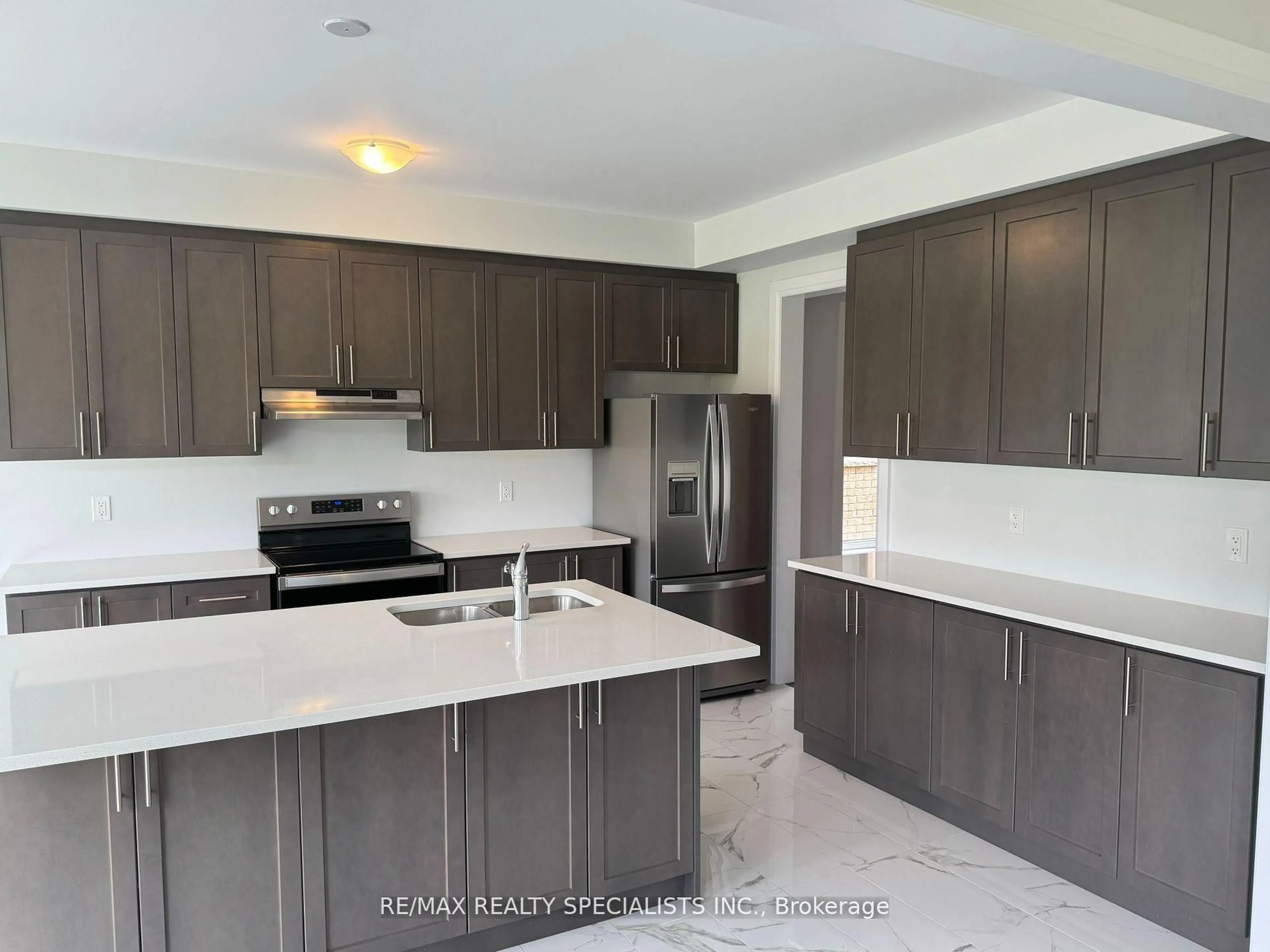 Open concept kitchen, unknown for 1271 Upper Thames Dr, Woodstock Ontario N4T 0M9