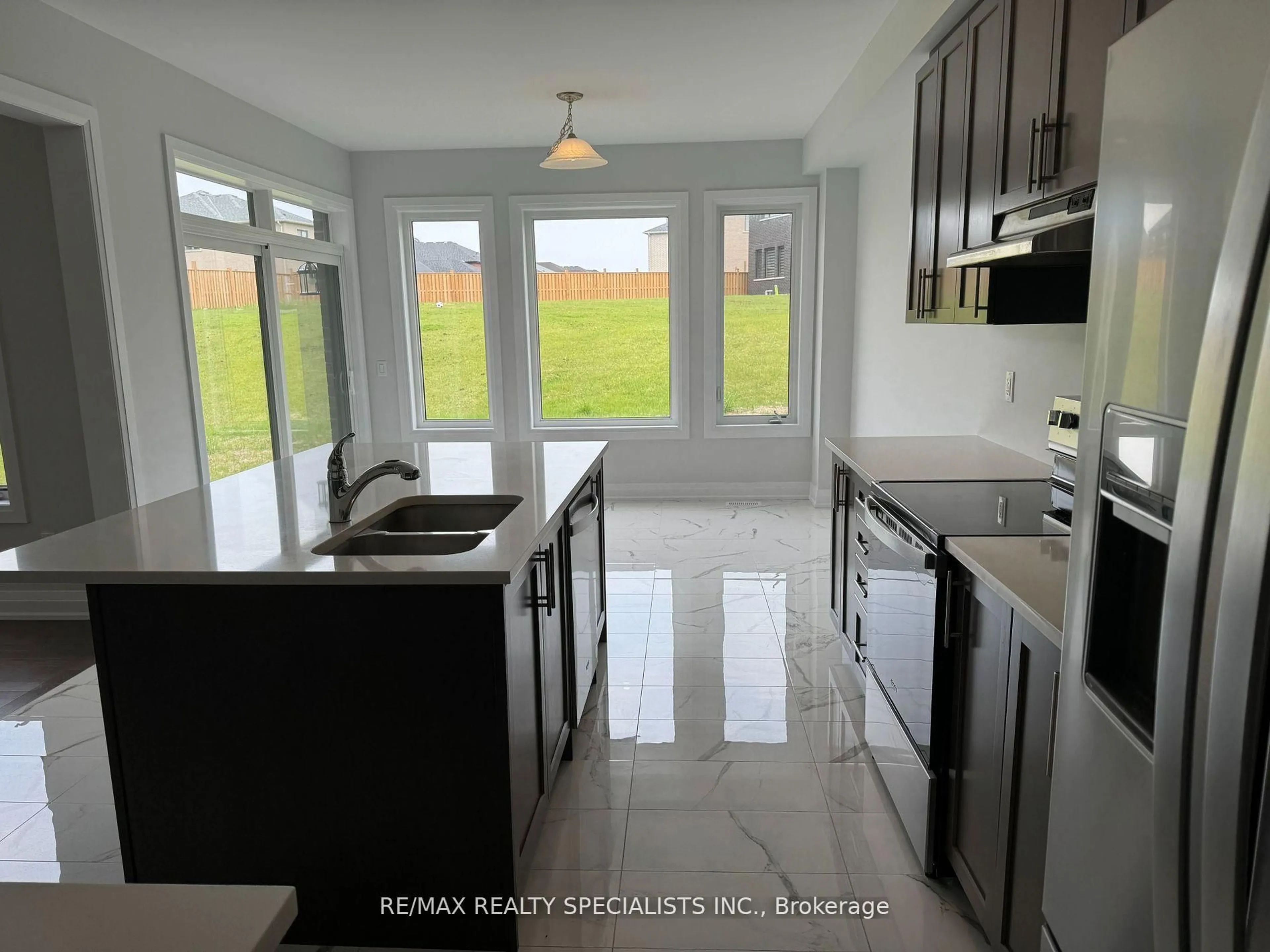 Open concept kitchen, ceramic/tile floor for 1271 Upper Thames Dr, Woodstock Ontario N4T 0M9