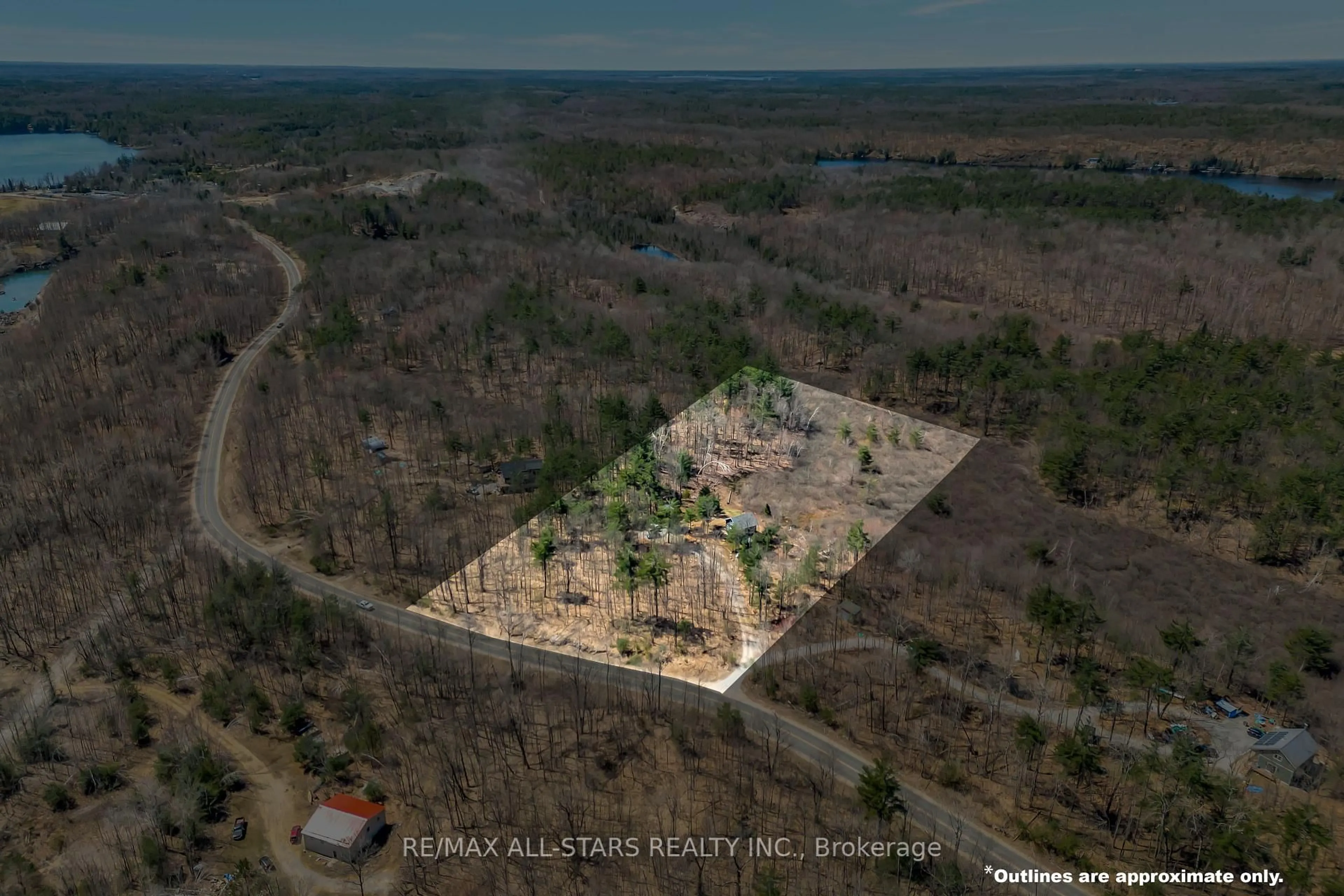 A pic from outside/outdoor area/front of a property/back of a property/a pic from drone, building for 1295 Deep Bay Rd, Minden Hills Ontario K0M 2L0
