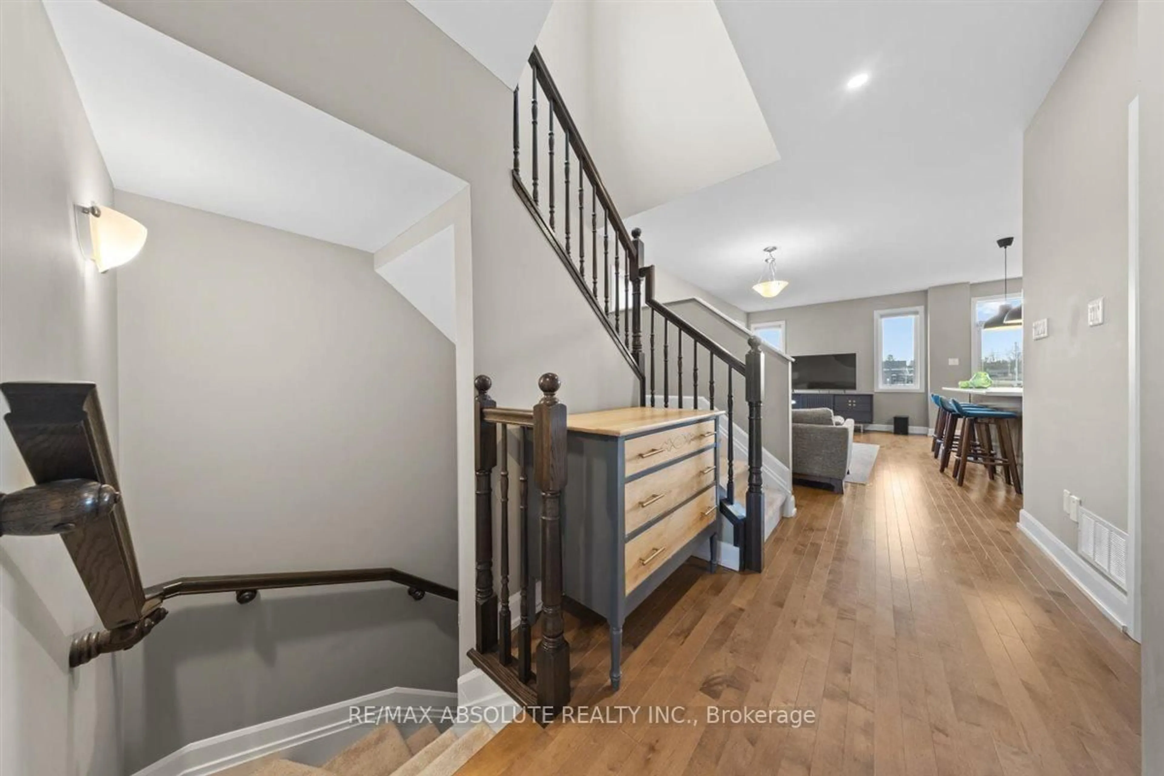 Indoor entryway for 169 Bandelier Way, Ottawa Ontario K2S 2J5