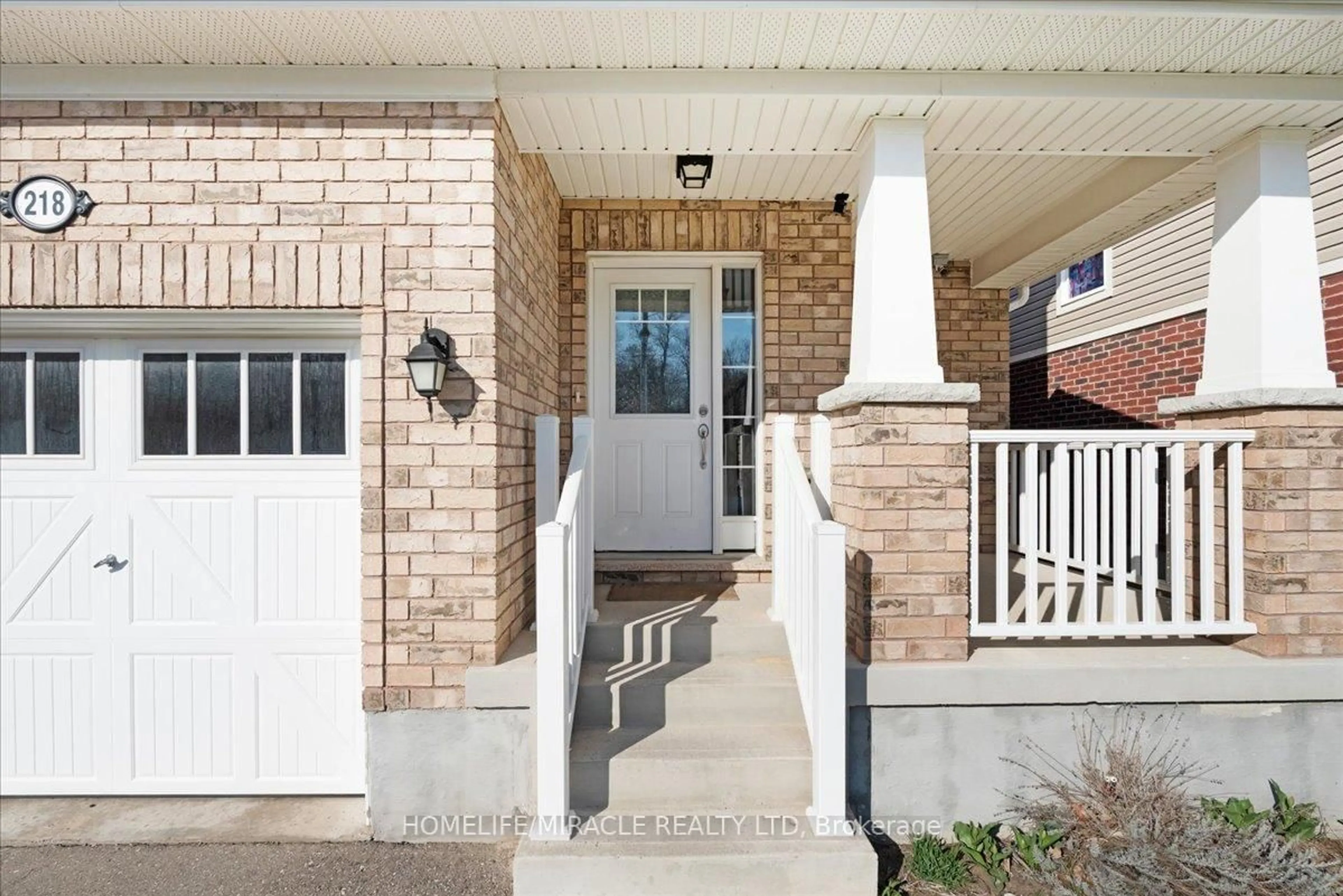 Indoor entryway for 218 Amand Dr, Kitchener Ontario N2R 1P6