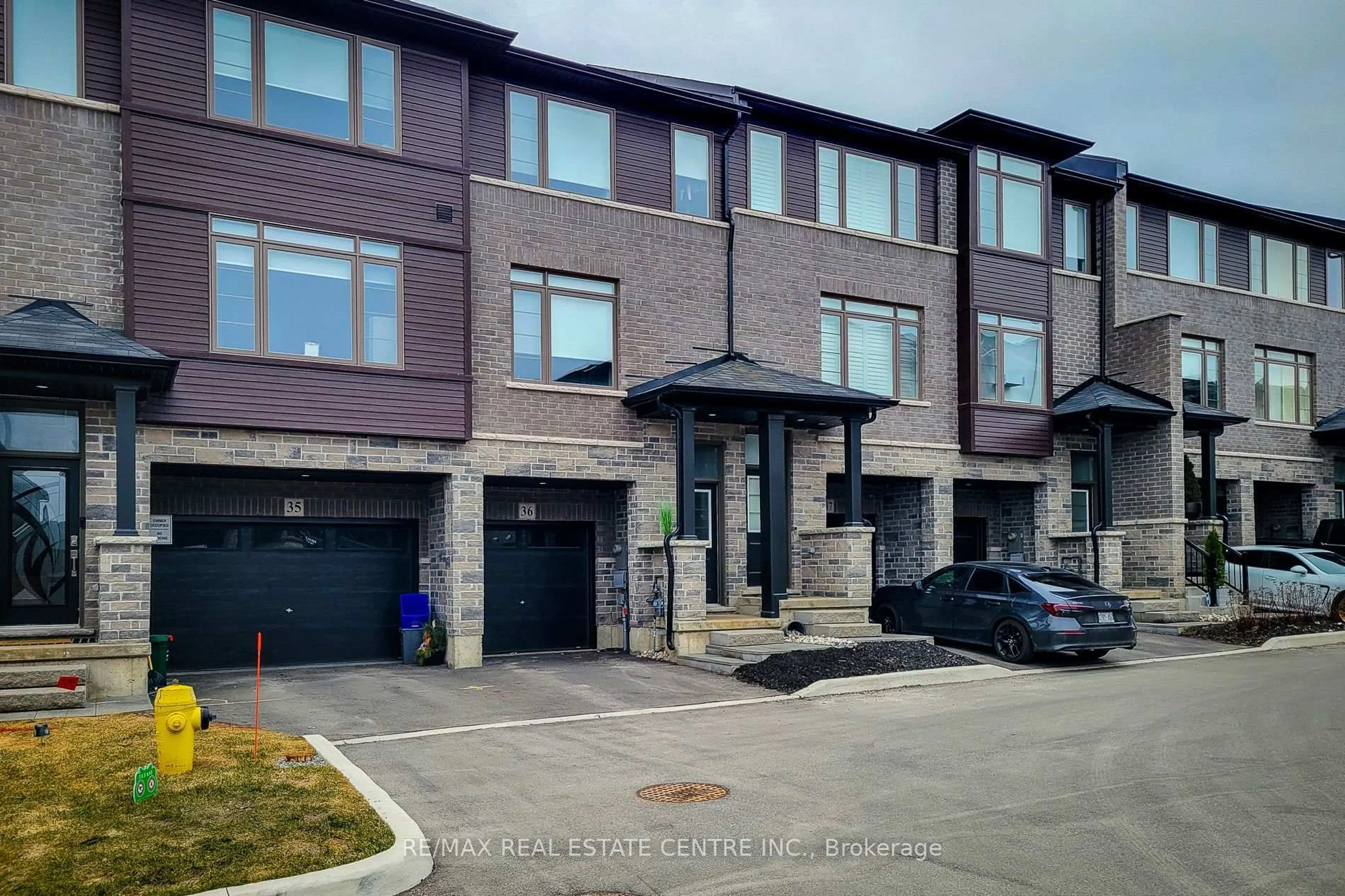 Home with brick exterior material, street for 5000 Connor Dr #36, Lincoln Ontario L3J 0T4