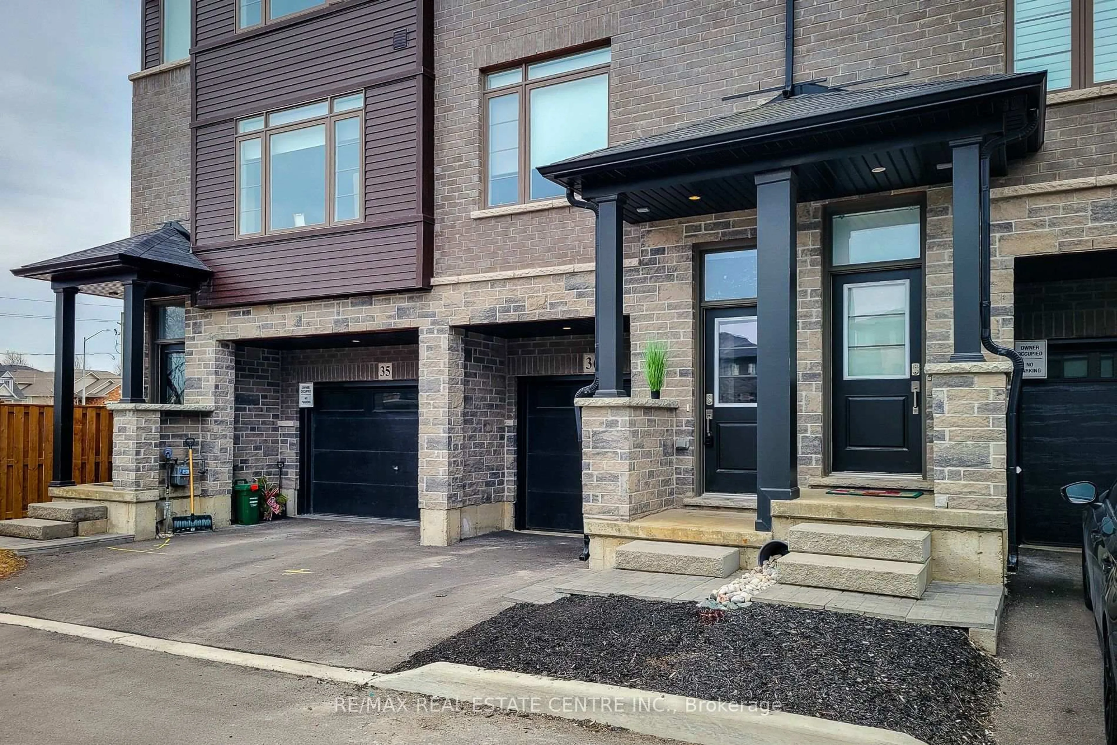 Home with brick exterior material, street for 5000 Connor Dr #36, Lincoln Ontario L3J 0T4