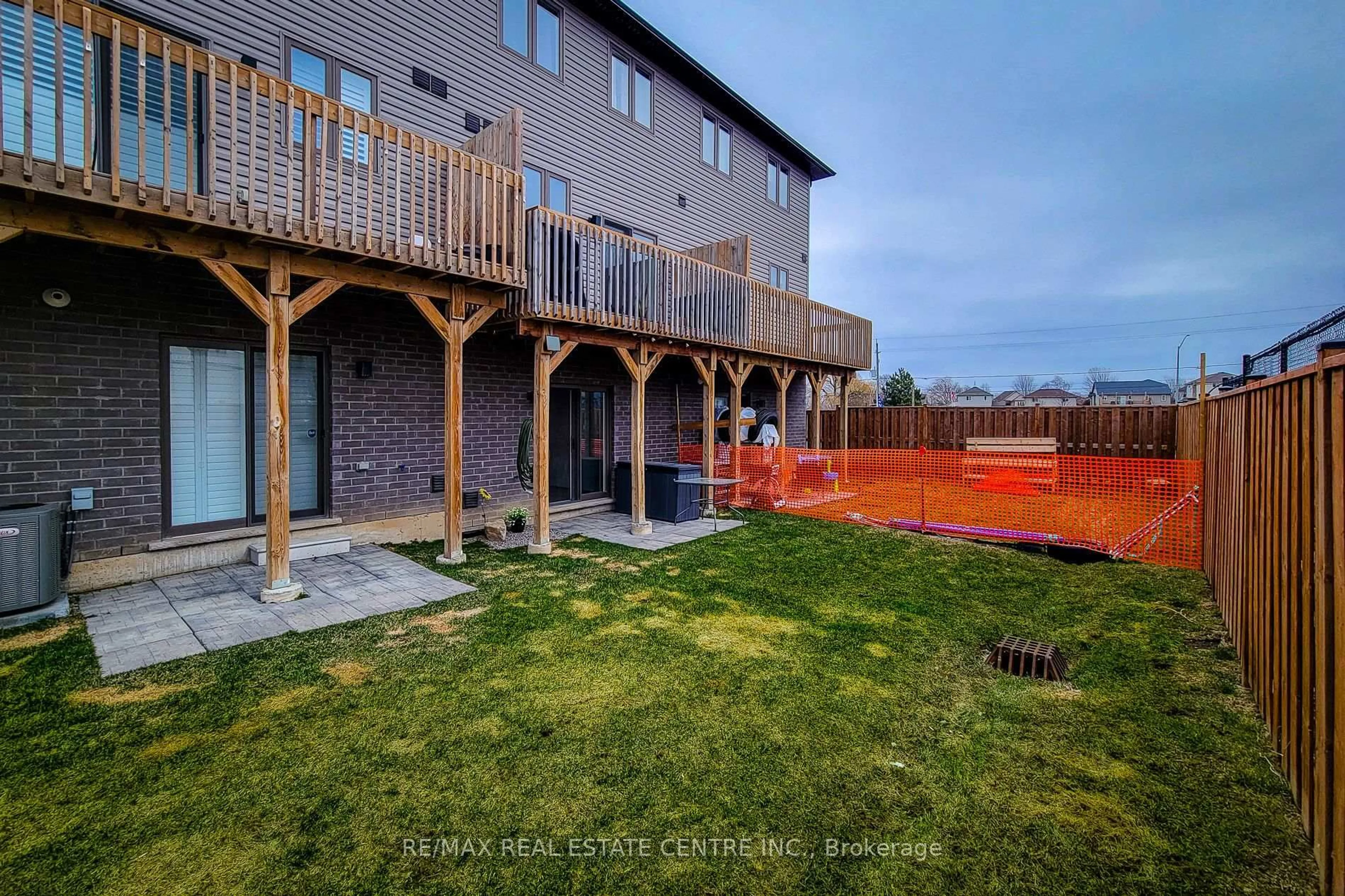 Patio, unknown for 5000 Connor Dr #36, Lincoln Ontario L3J 0T4