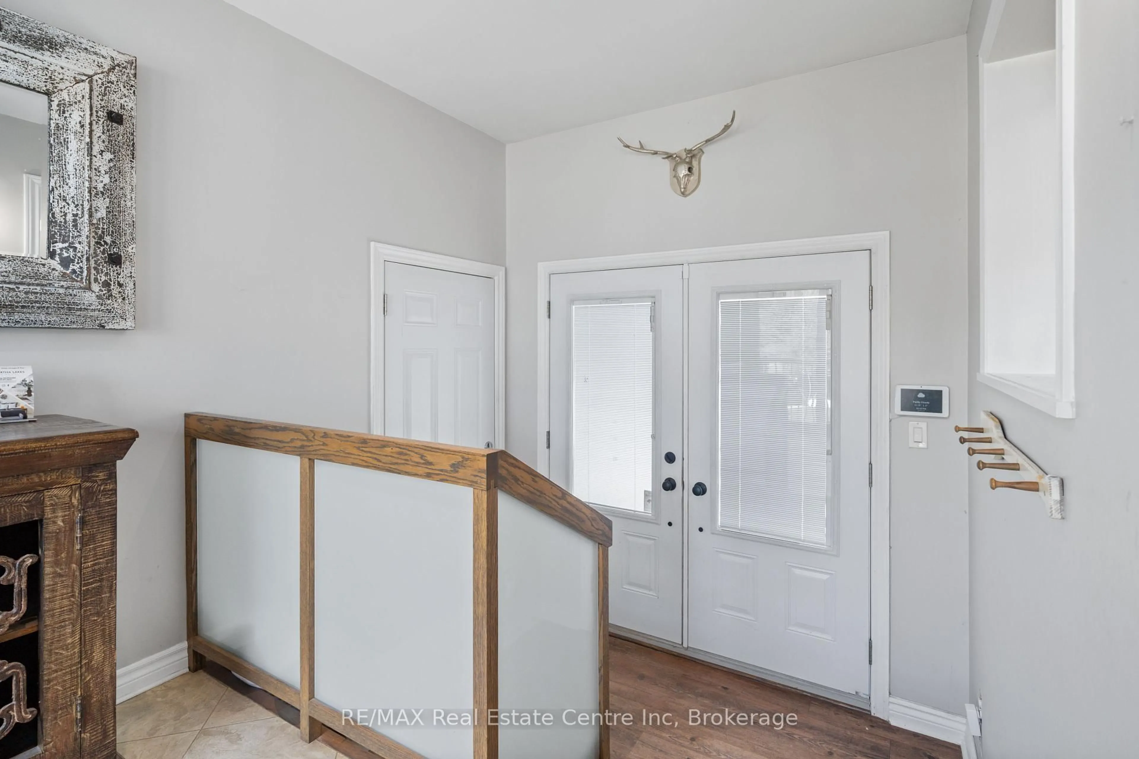 Indoor entryway for 33 Totten Dr, Kawartha Lakes Ontario K0M 1N0