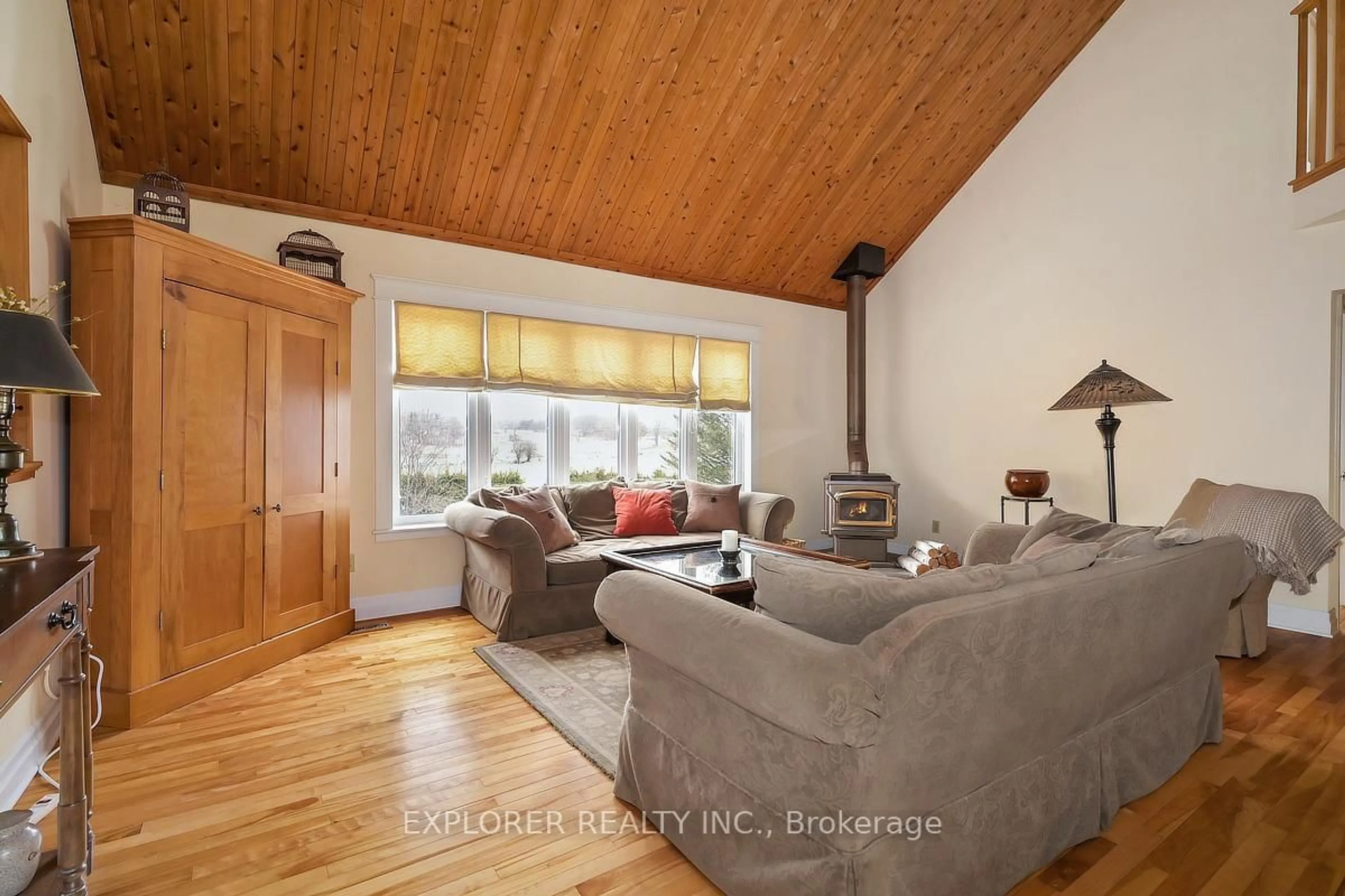 Living room with furniture, wood/laminate floor for 720 Rosetta Rd, Lanark Ontario K0G 1K0