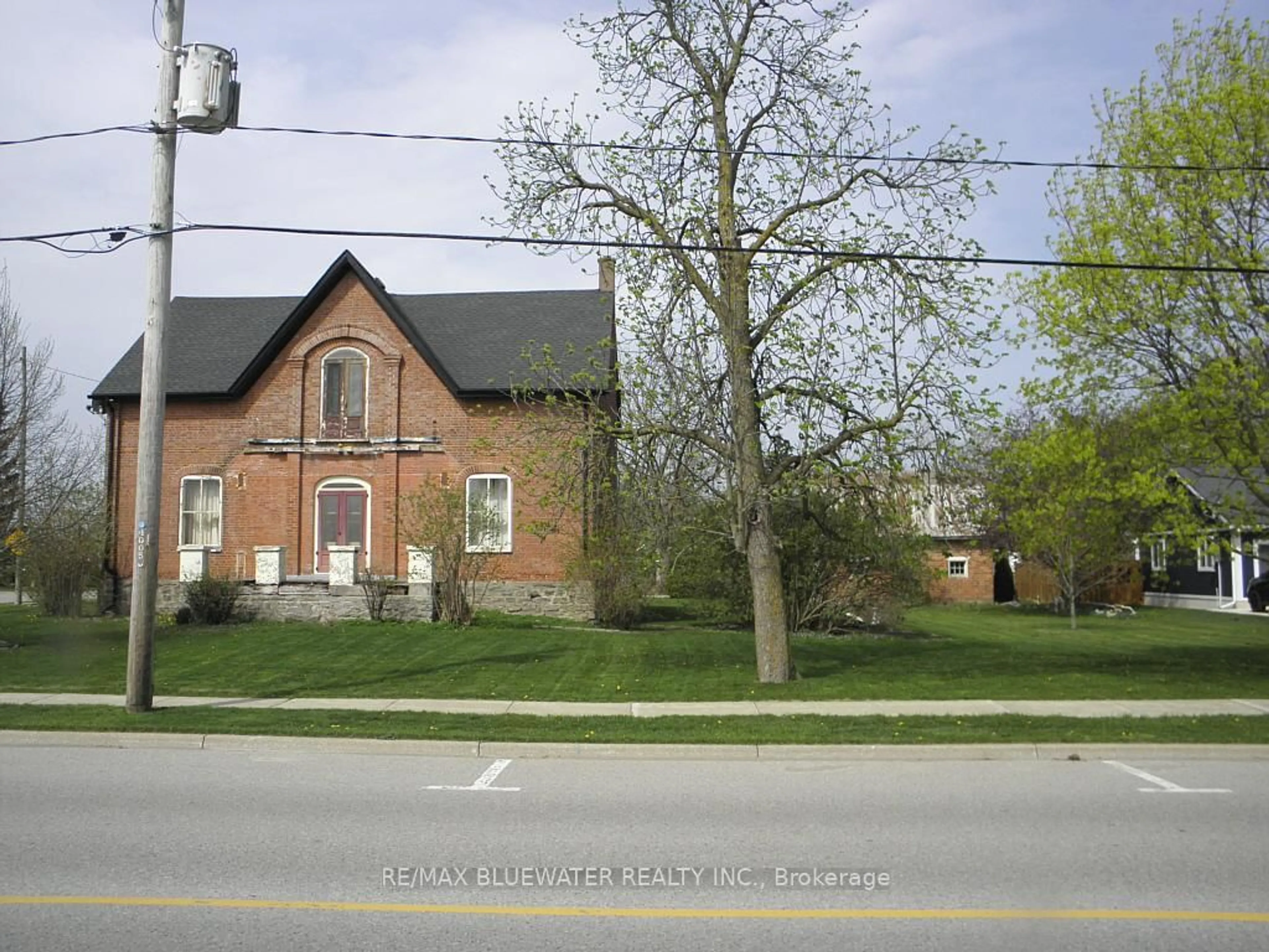 Blurry image for 54 Allen St, Lambton Shores Ontario N0M 2N0