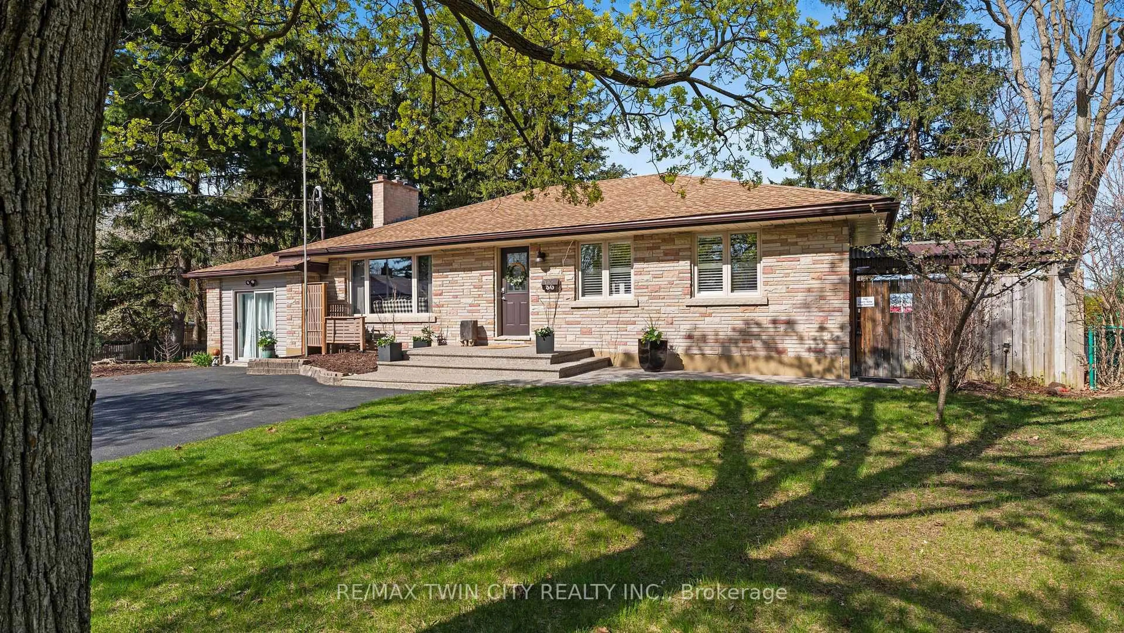 Home with vinyl exterior material, street for 30 Horner St, Brantford Ontario N3R 2C4