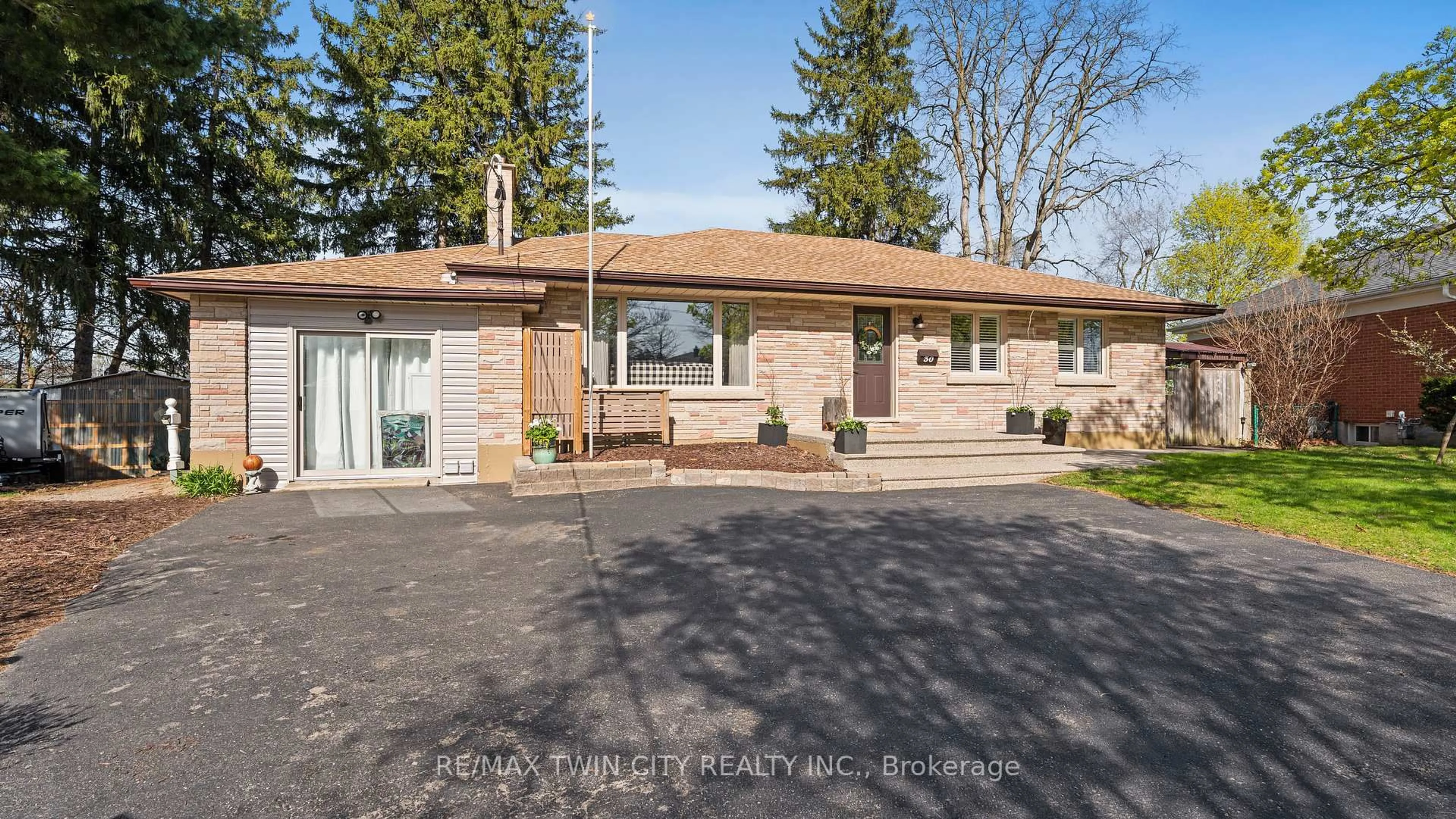 Unknown for 30 Horner St, Brantford Ontario N3R 2C4
