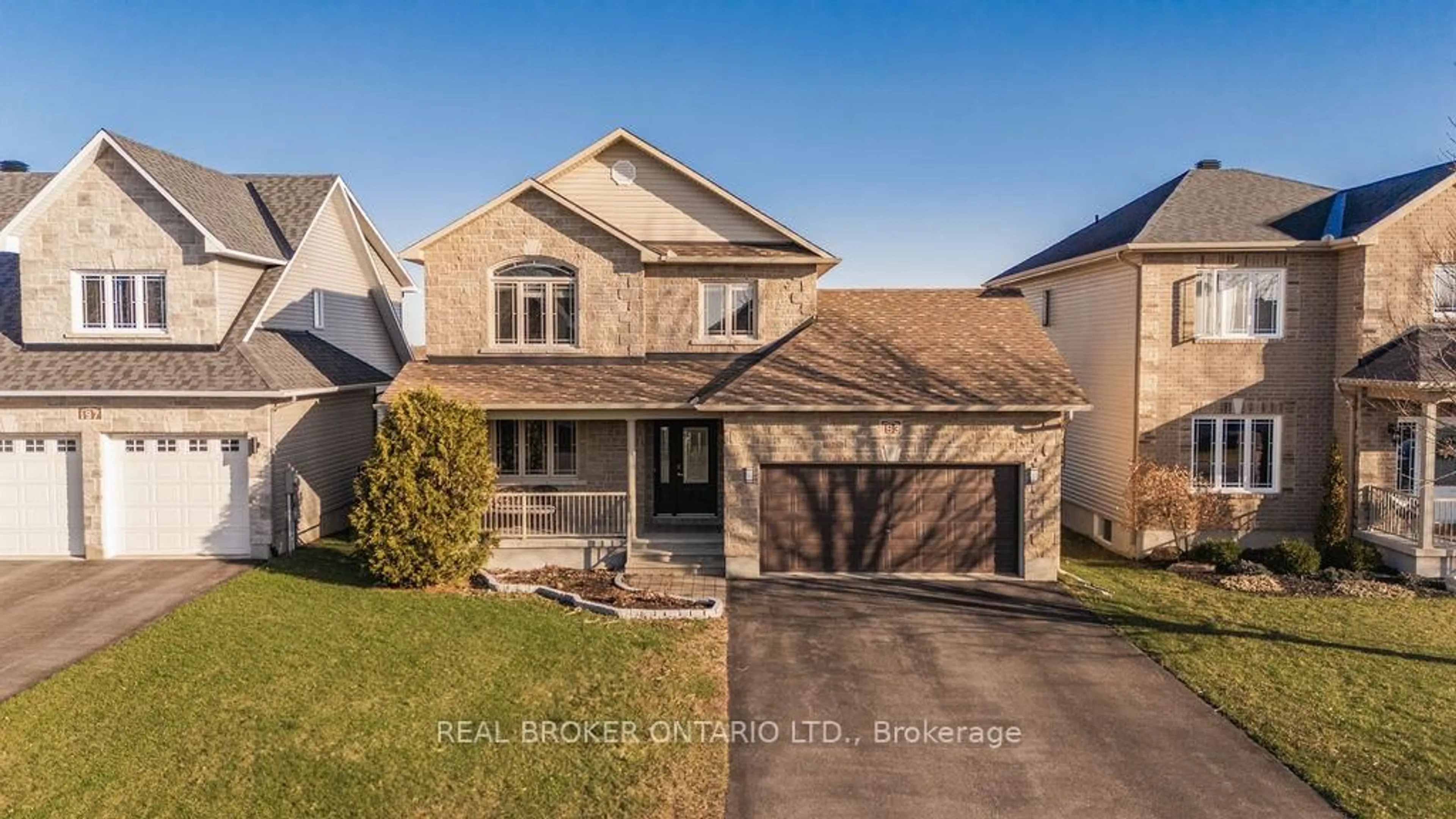 Home with vinyl exterior material, street for 193 Olde Towne Ave, Russell Ontario K4R 0B3