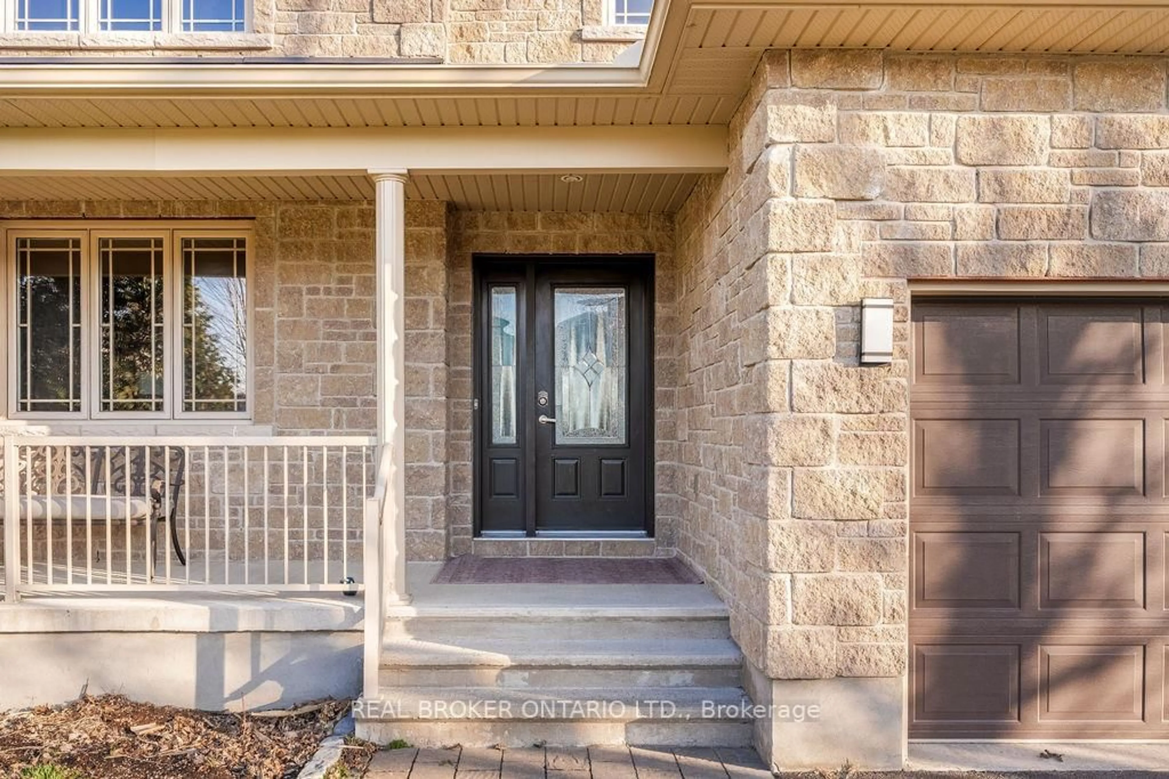 Indoor entryway for 193 Olde Towne Ave, Russell Ontario K4R 0B3