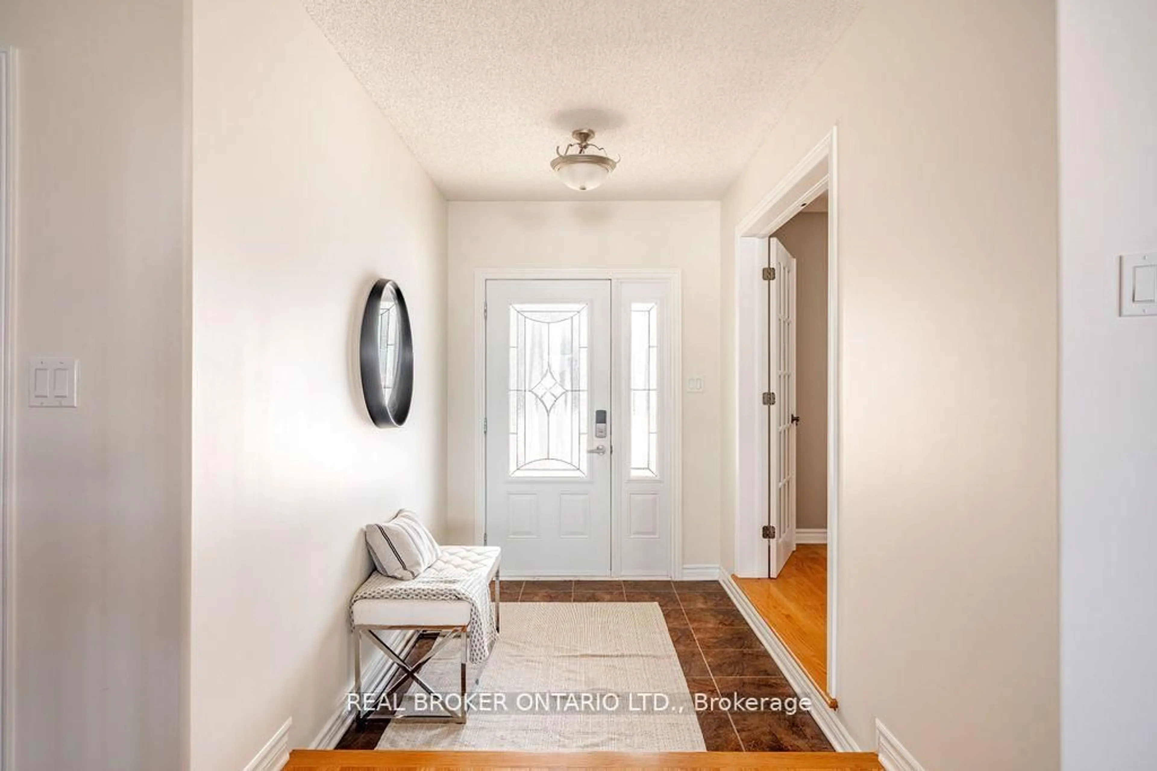 Indoor entryway for 193 Olde Towne Ave, Russell Ontario K4R 0B3
