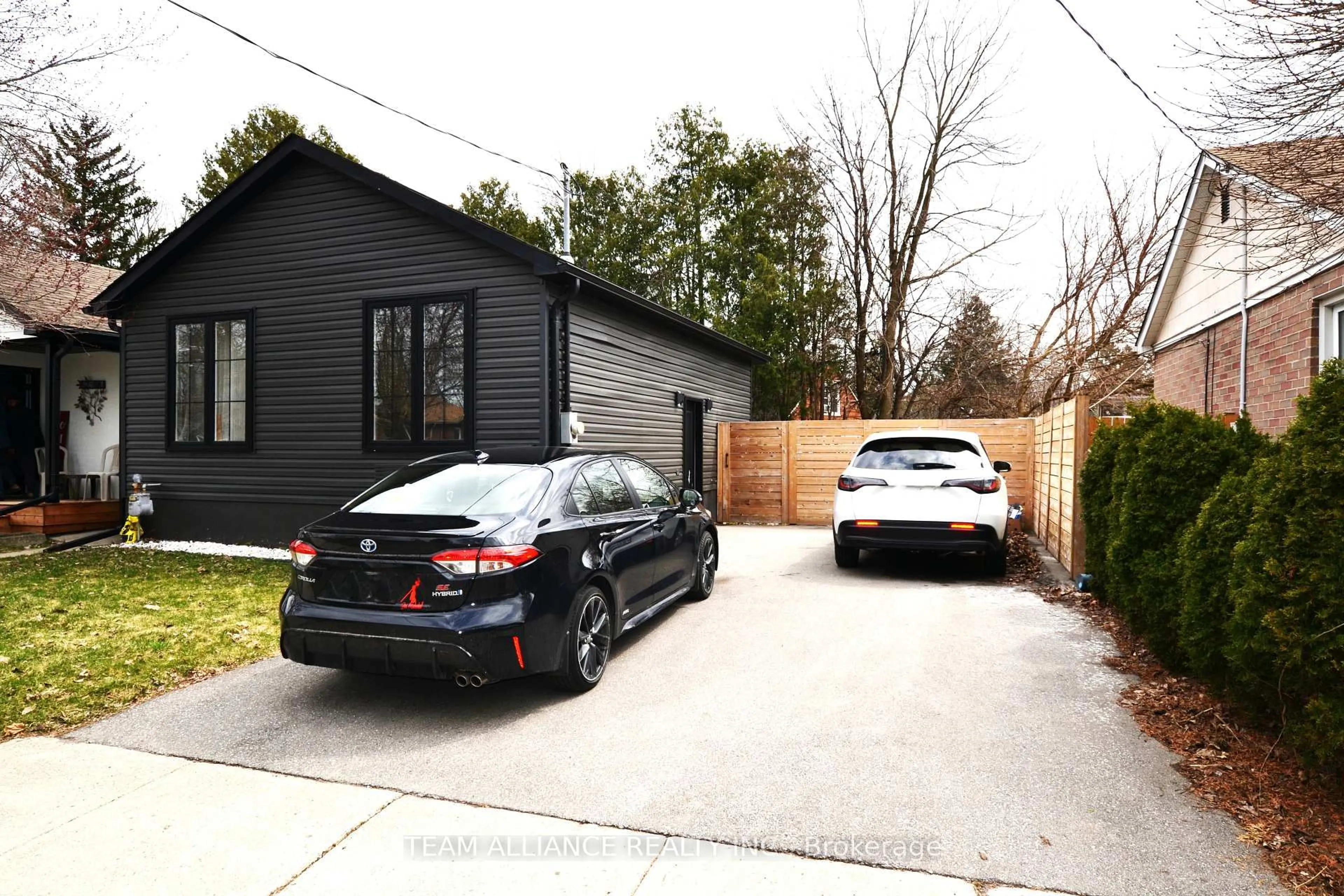 Unknown for 7 Manchester St, Cambridge Ontario N1R 1R5