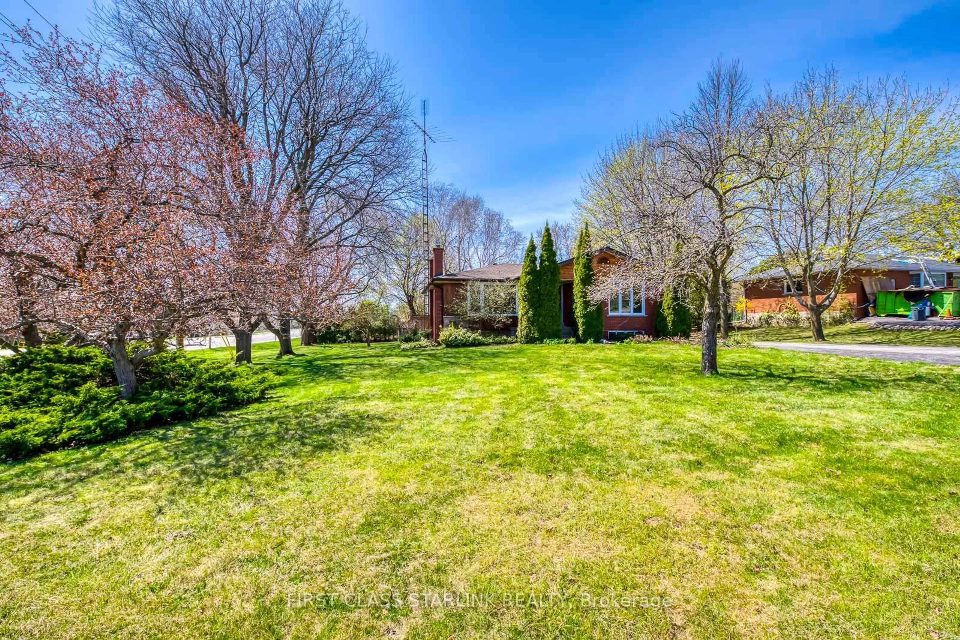 A pic from outside/outdoor area/front of a property/back of a property/a pic from drone, unknown for 57 Mcdonald Crt, Hamilton Ontario L9H 7C1
