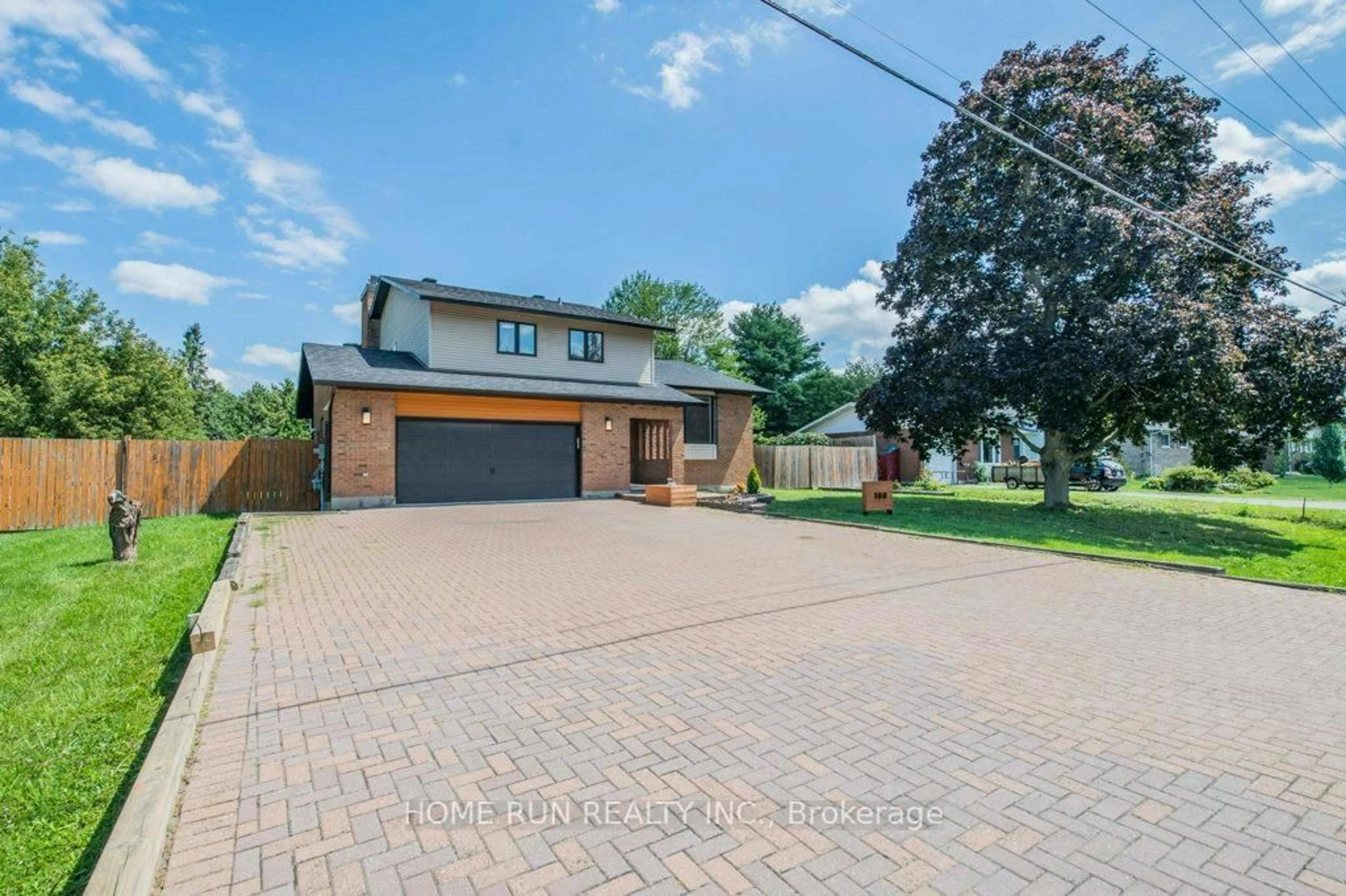 A pic from outside/outdoor area/front of a property/back of a property/a pic from drone, street for 100 Lennox St, Richmond Ontario K0A 2Z0