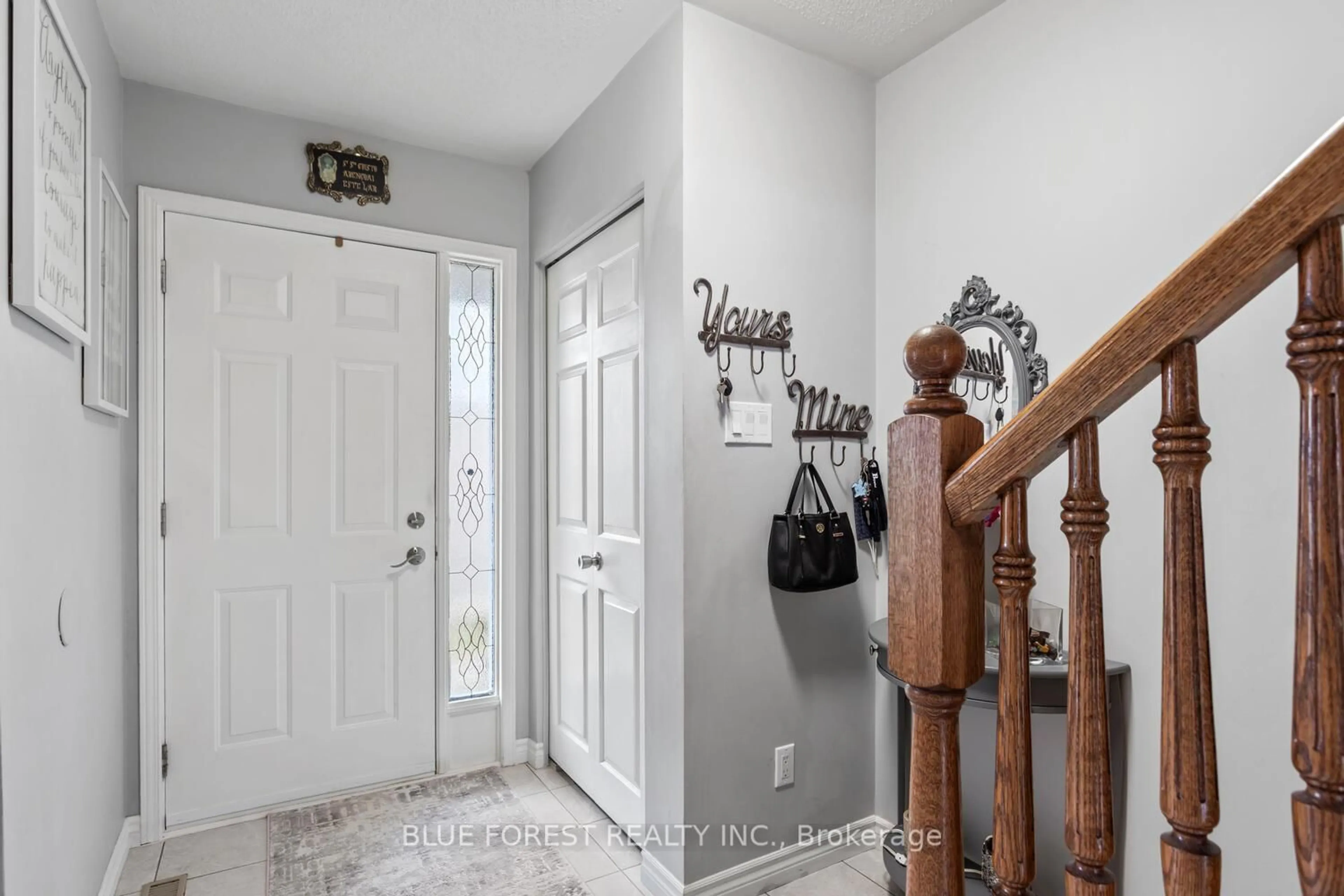 Indoor entryway for 484 Third St #10, London East Ontario N5V 2B9