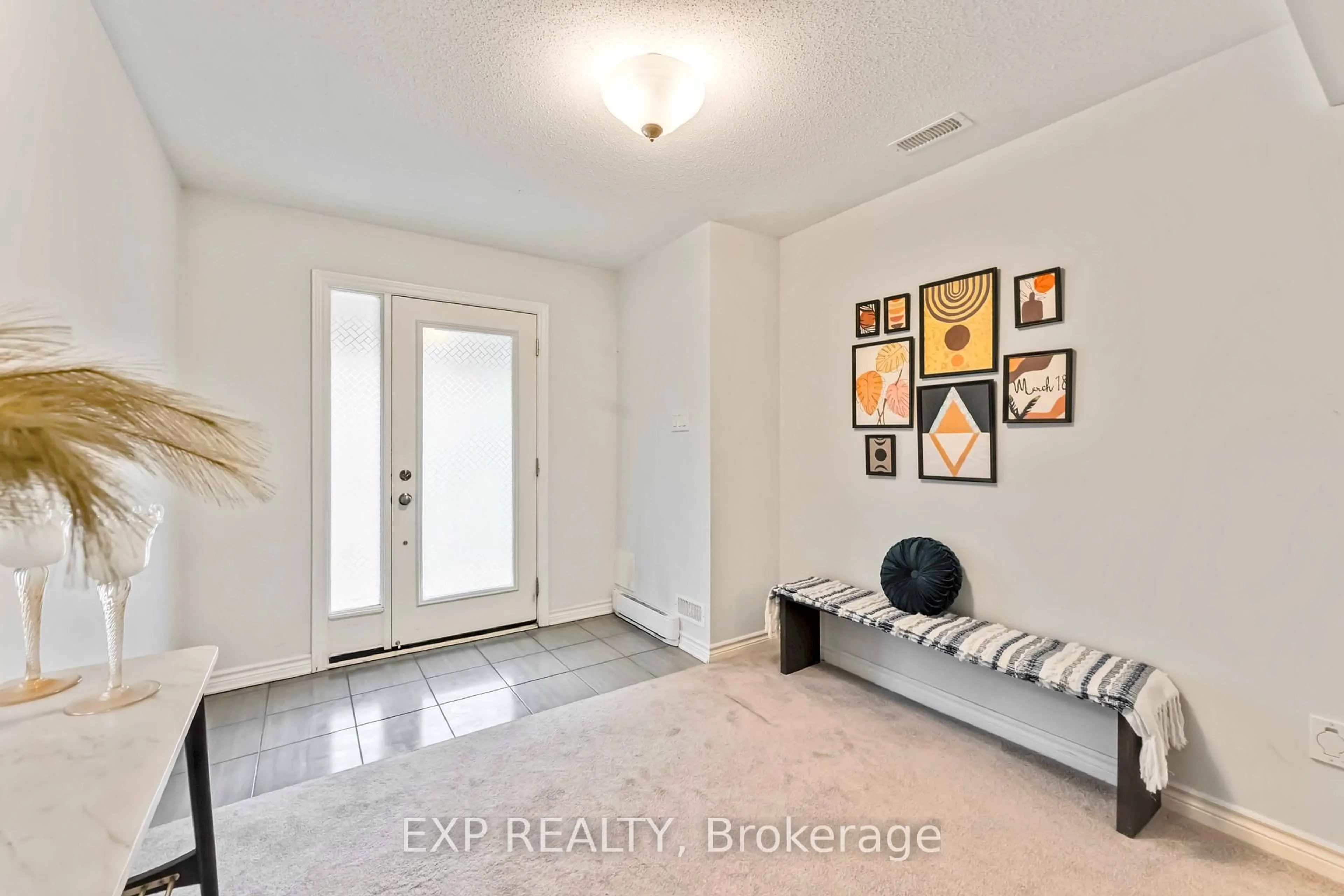 Indoor entryway for 571 Roundleaf Way, Ottawa Ontario K2V 0K2