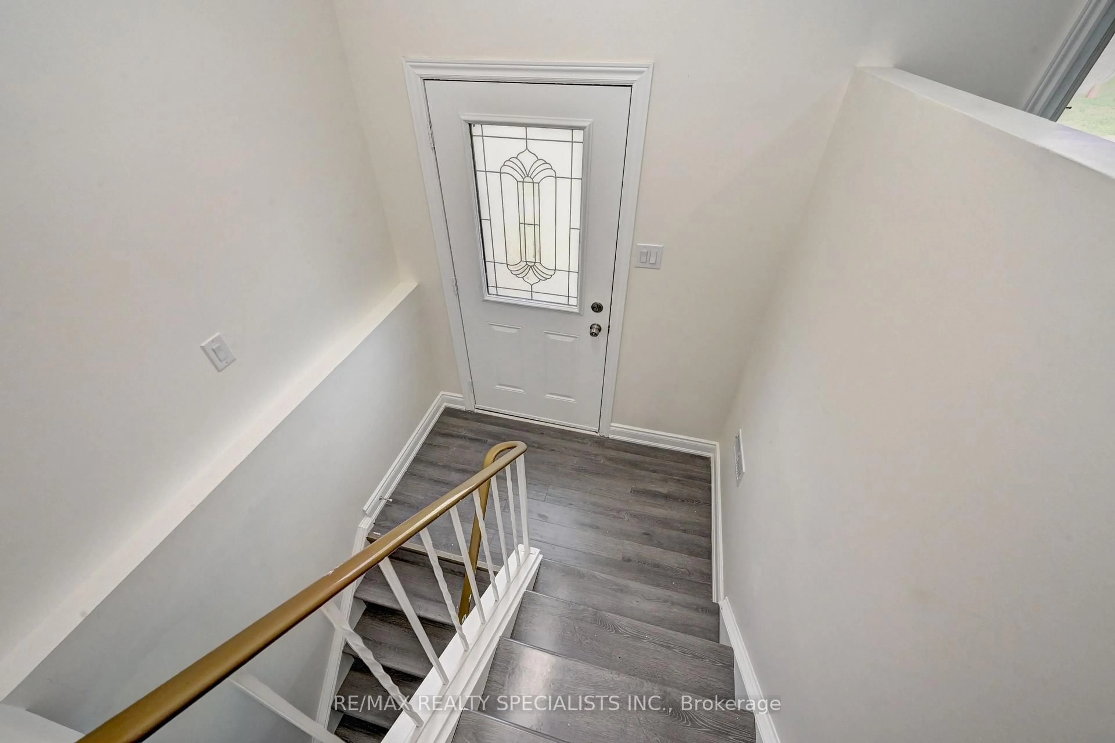 Stairs for 11 Dinison Cres, Kitchener Ontario N2E 2W3