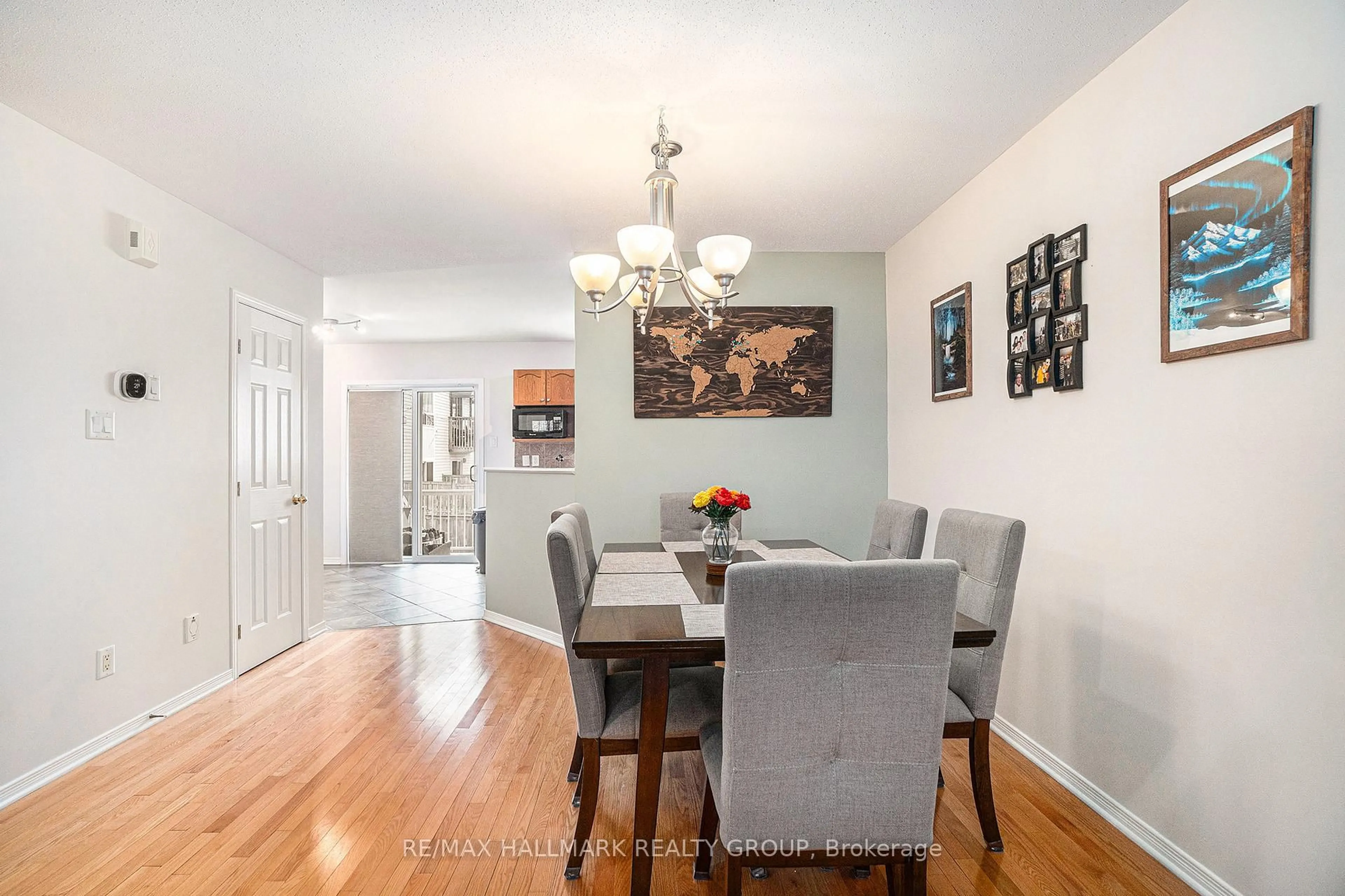 Dining room, wood/laminate floor for 393 WIFFEN Private, Ottawa Ontario K2H 1G4