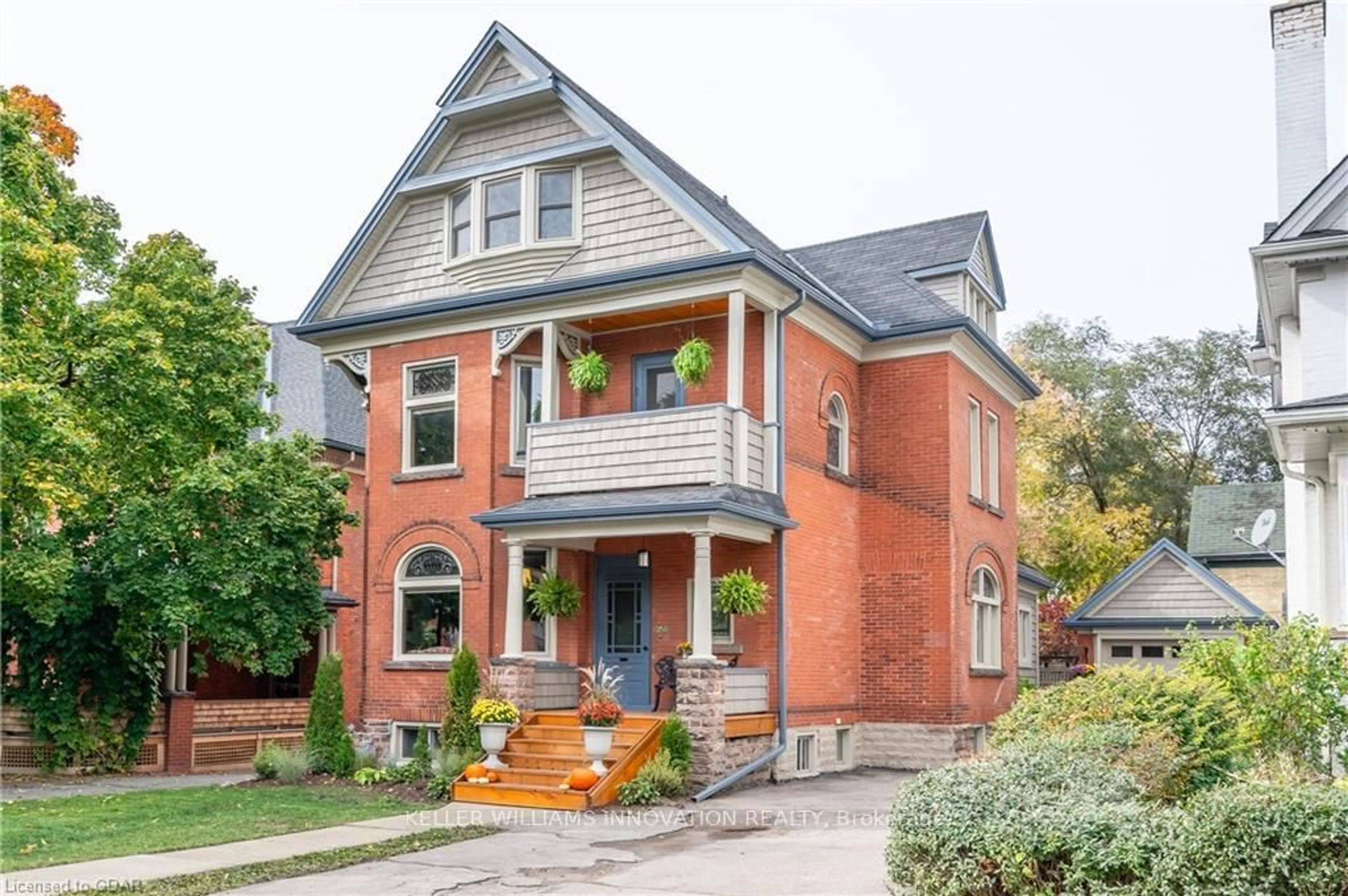 Home with brick exterior material, street for 350 Queen St, Kitchener Ontario N2G 1W7