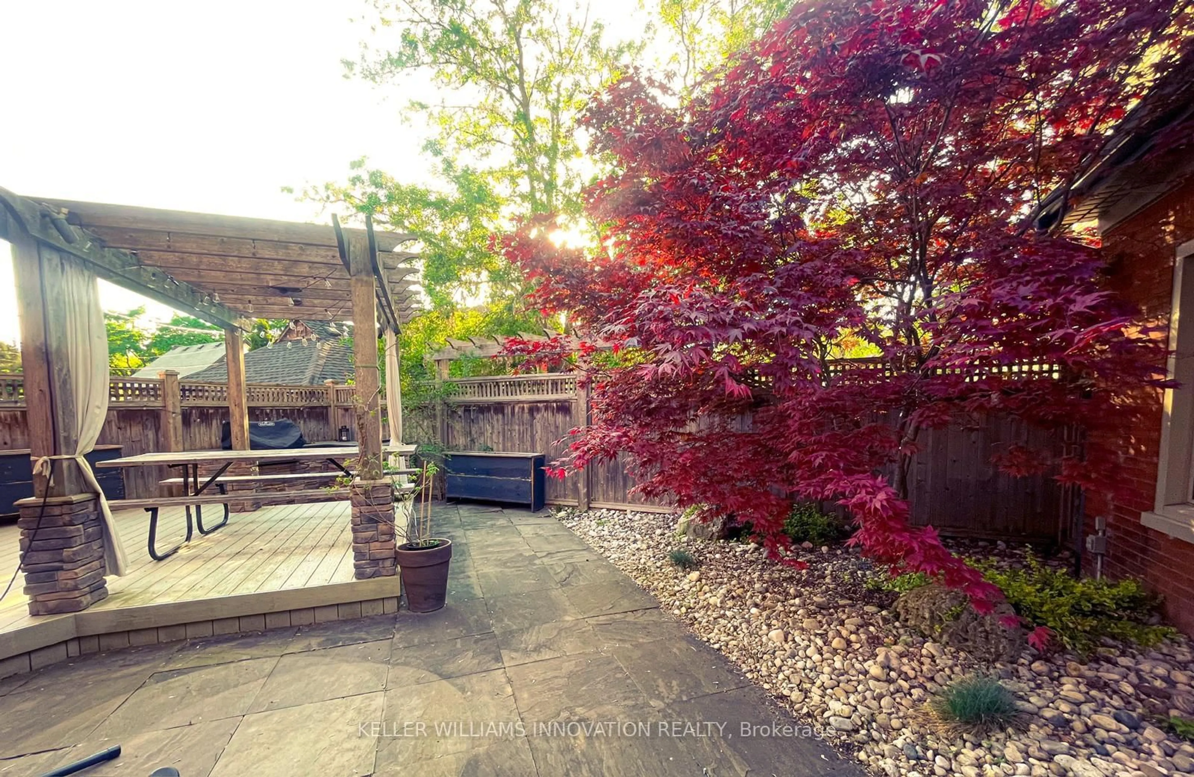 Patio, street for 350 Queen St, Kitchener Ontario N2G 1W7