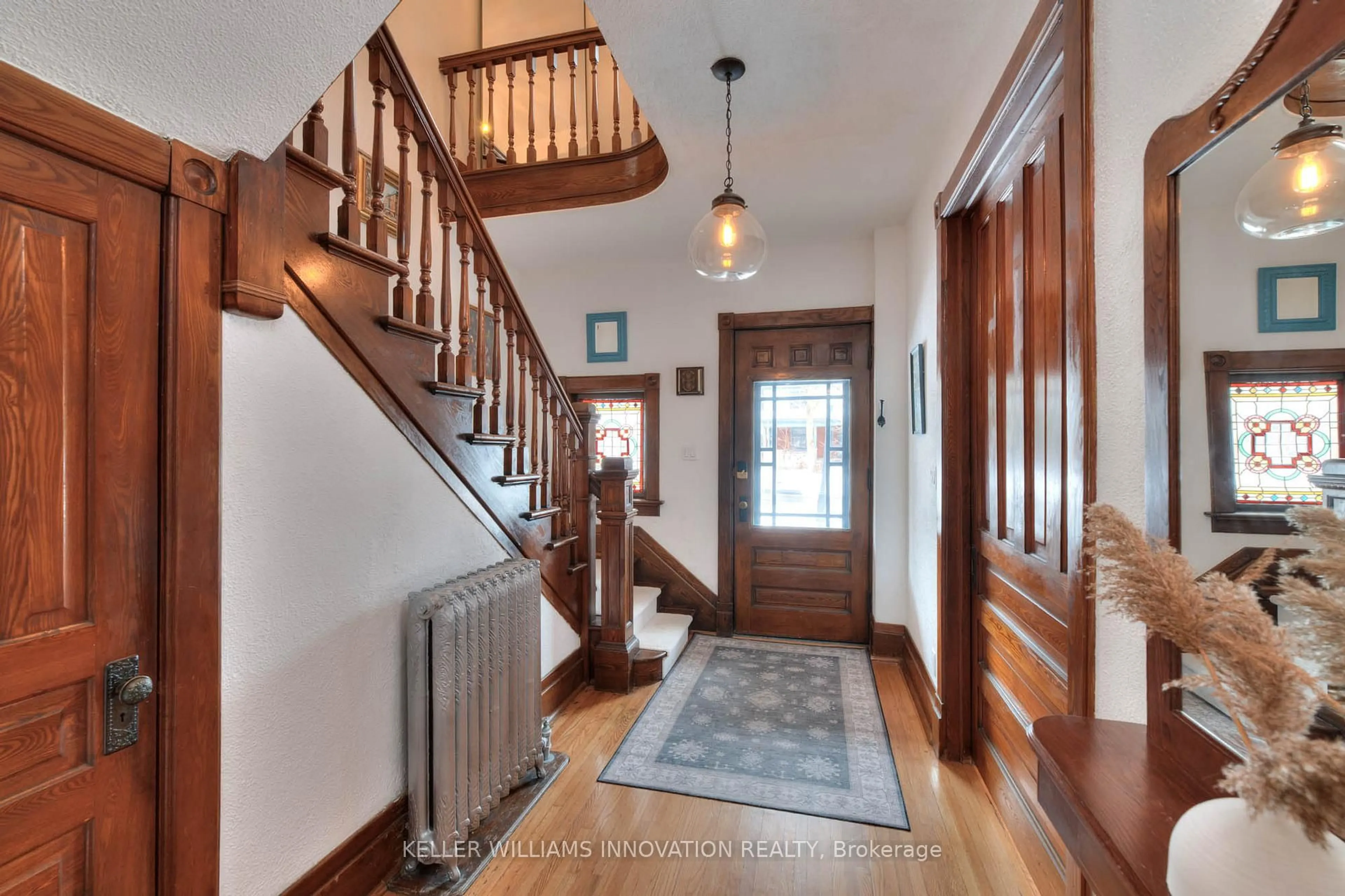 Indoor foyer for 350 Queen St, Kitchener Ontario N2G 1W7