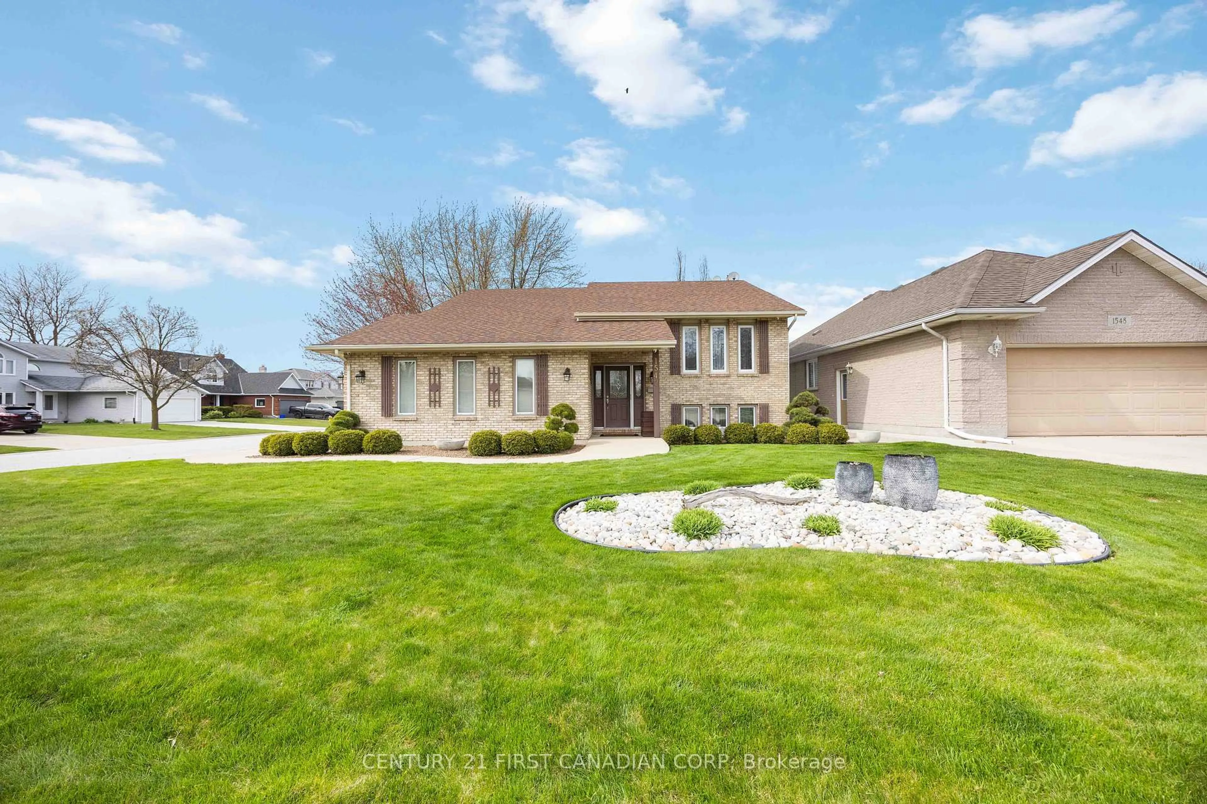 Home with brick exterior material, street for 1542 Henley Cres, Sarnia Ontario N7S 5Z8