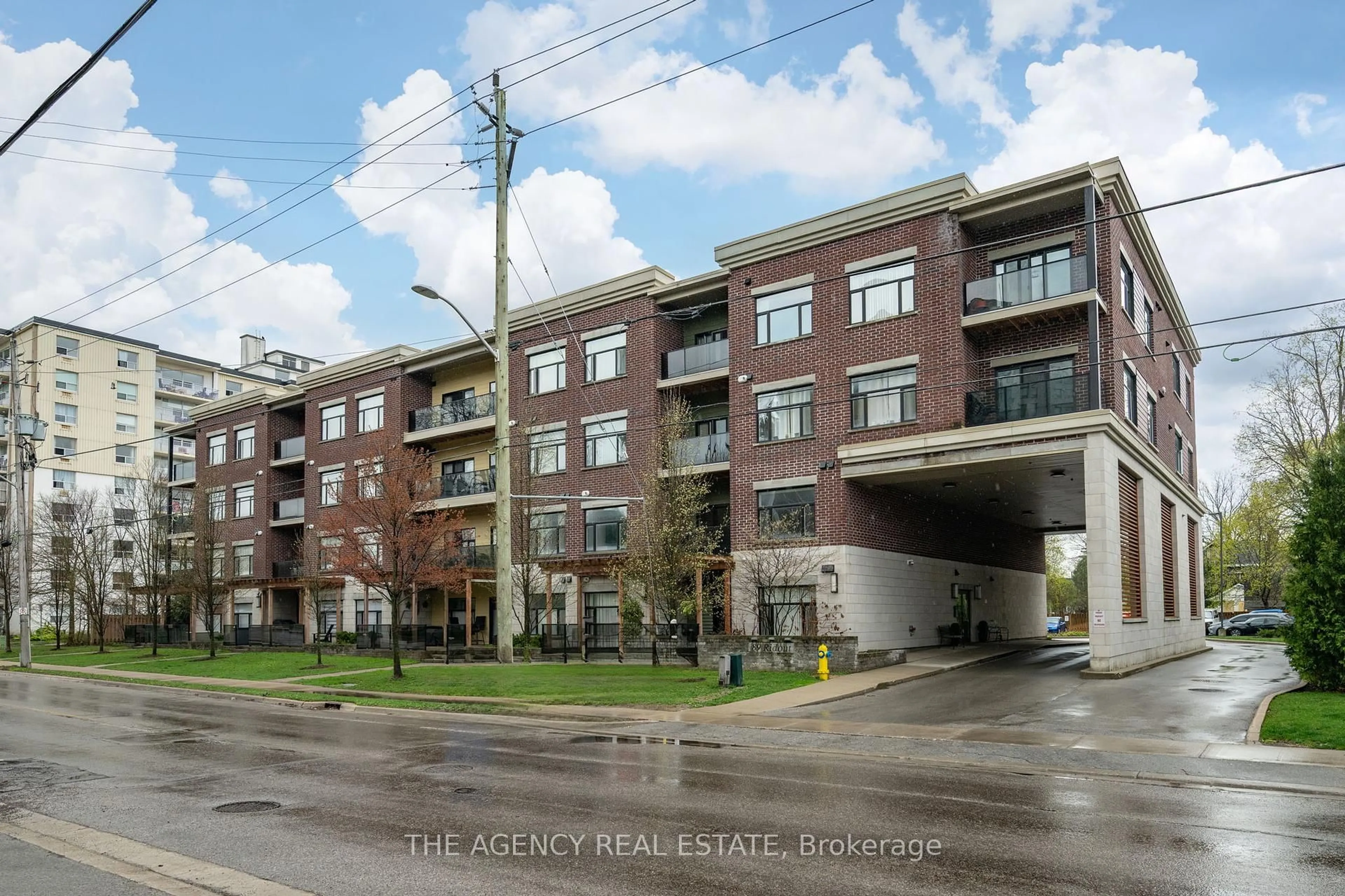 Unknown for 89 Ridout St #403, London South Ontario N6C 3X2