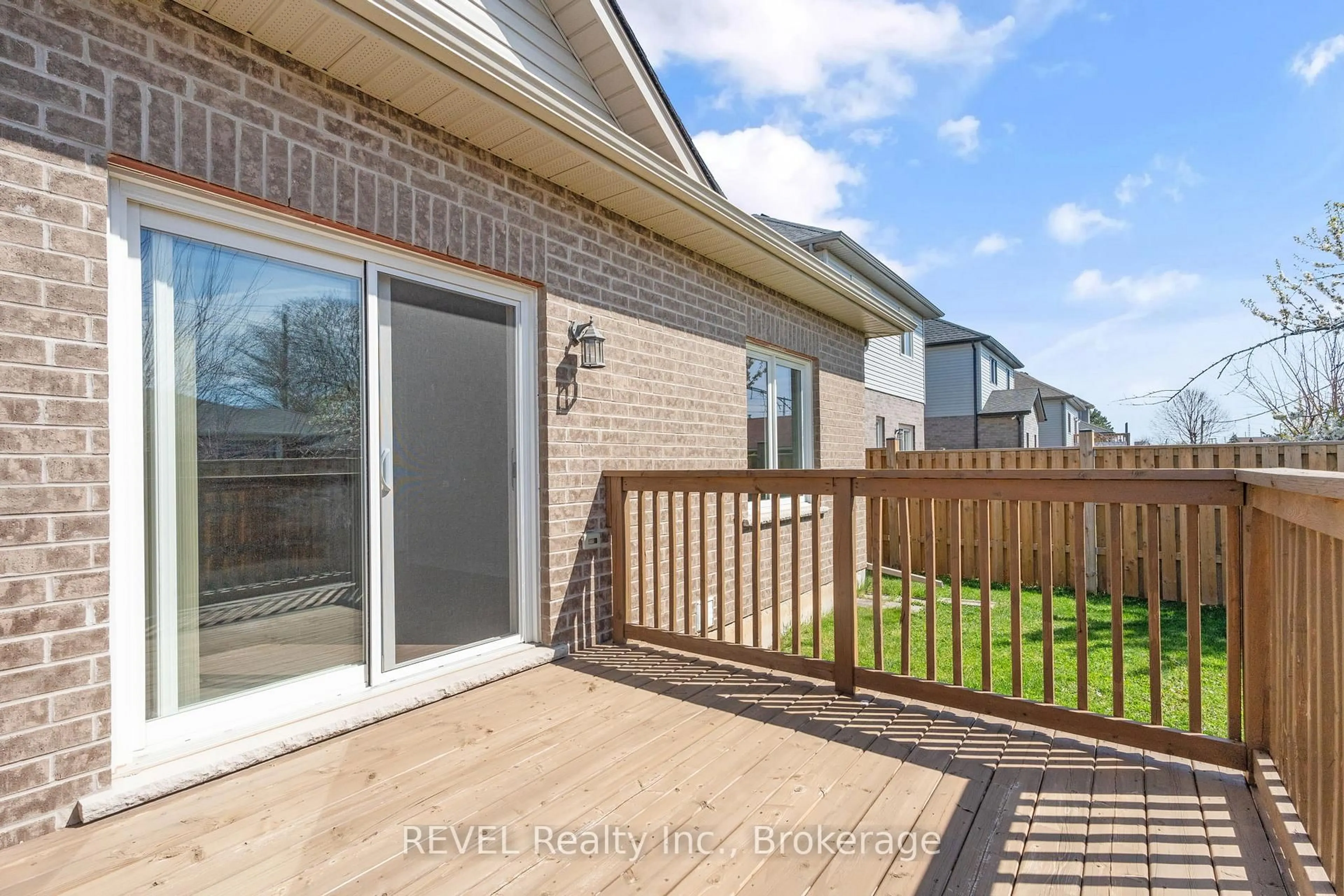 Patio, unknown for 15 Berkshire Dr, St. Catharines Ontario L2M 0C2