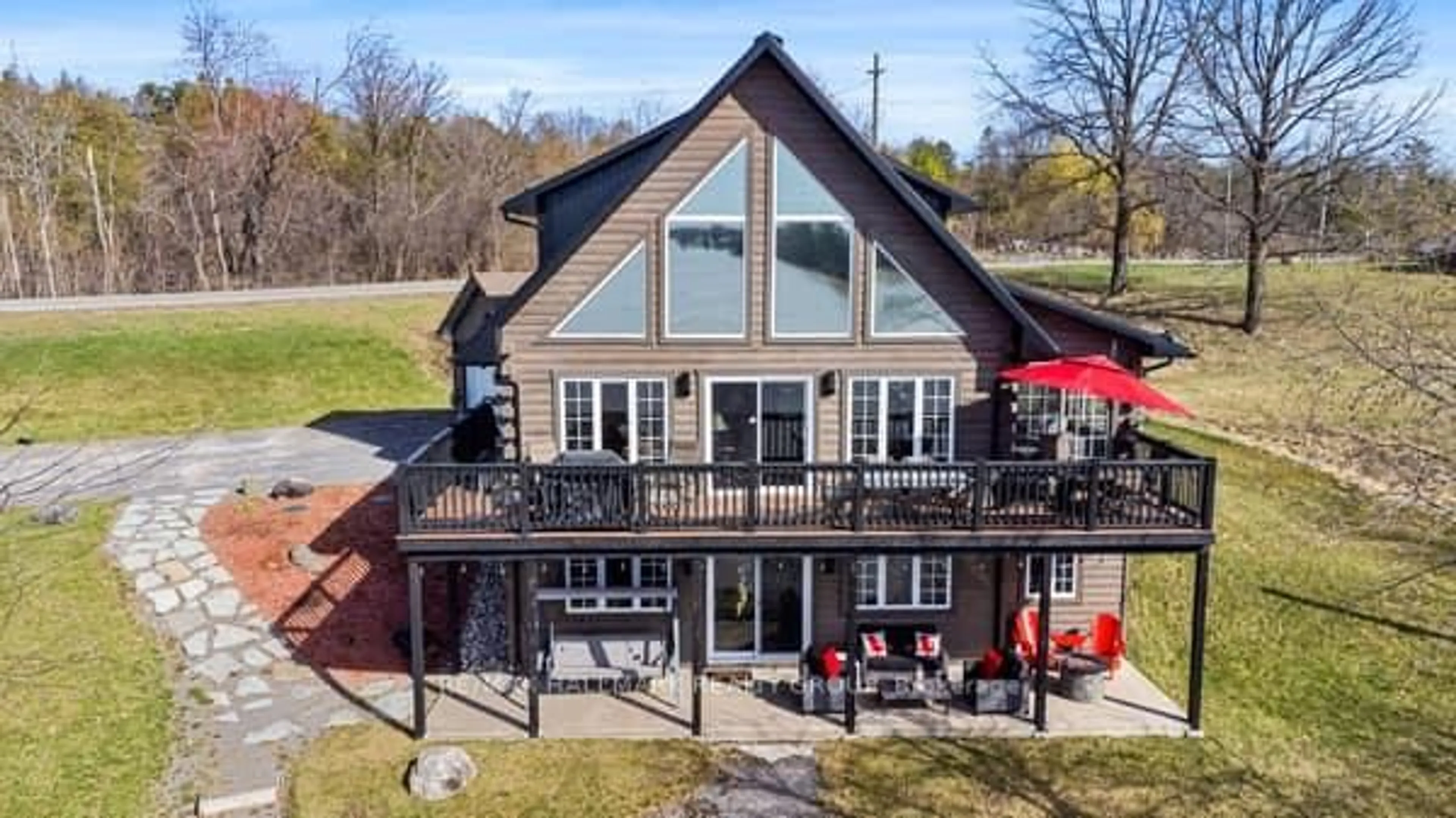 A pic from outside/outdoor area/front of a property/back of a property/a pic from drone, building for 205 21 Rd, Alfred and Plantagenet Ontario K0B 1L0