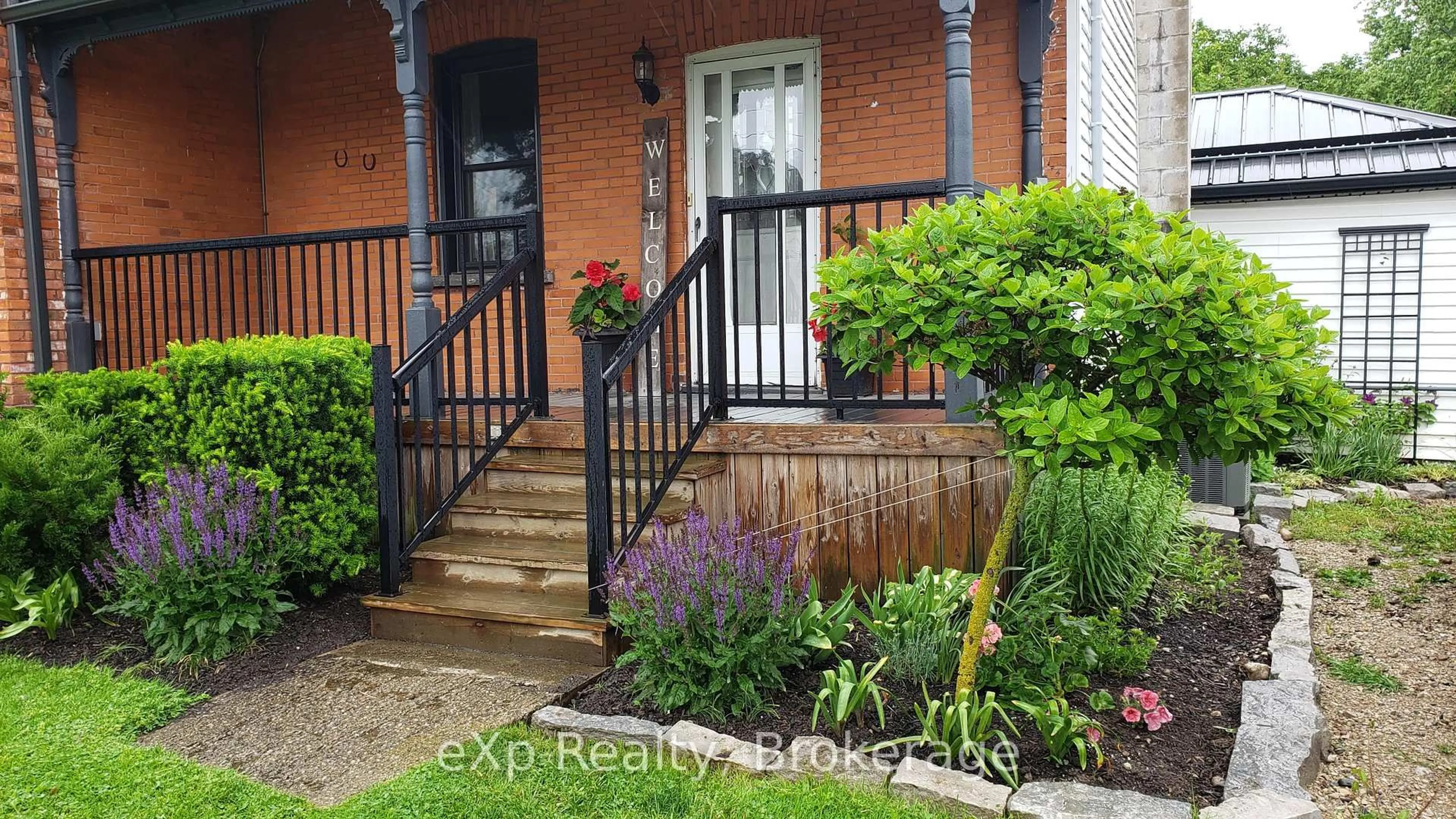 Indoor entryway for 84322 McNabb Line, Huron East Ontario N0G 1H0