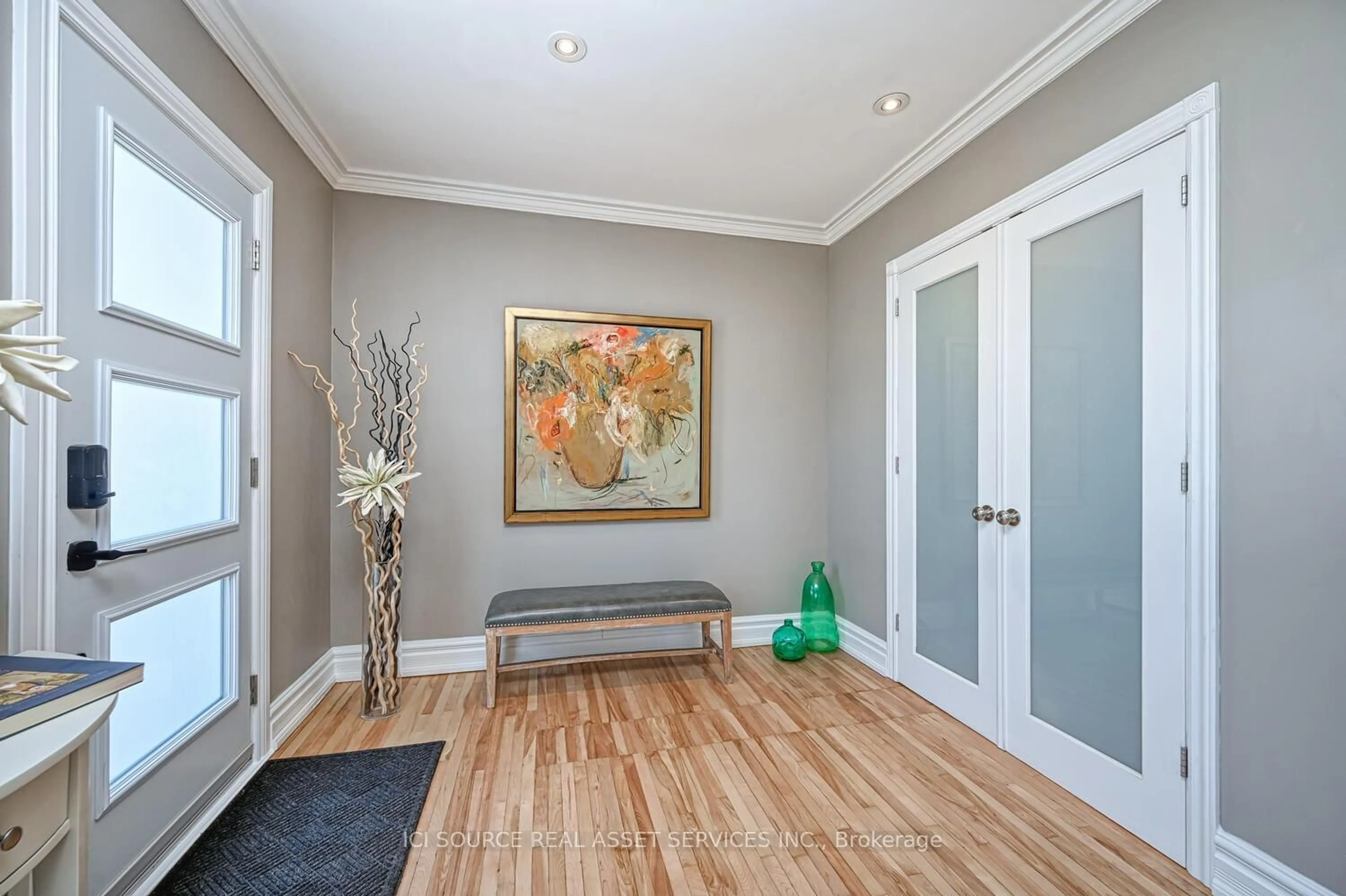Indoor entryway for 1534 Prince Of Wales Dr, Ottawa Ontario K2C 1P1