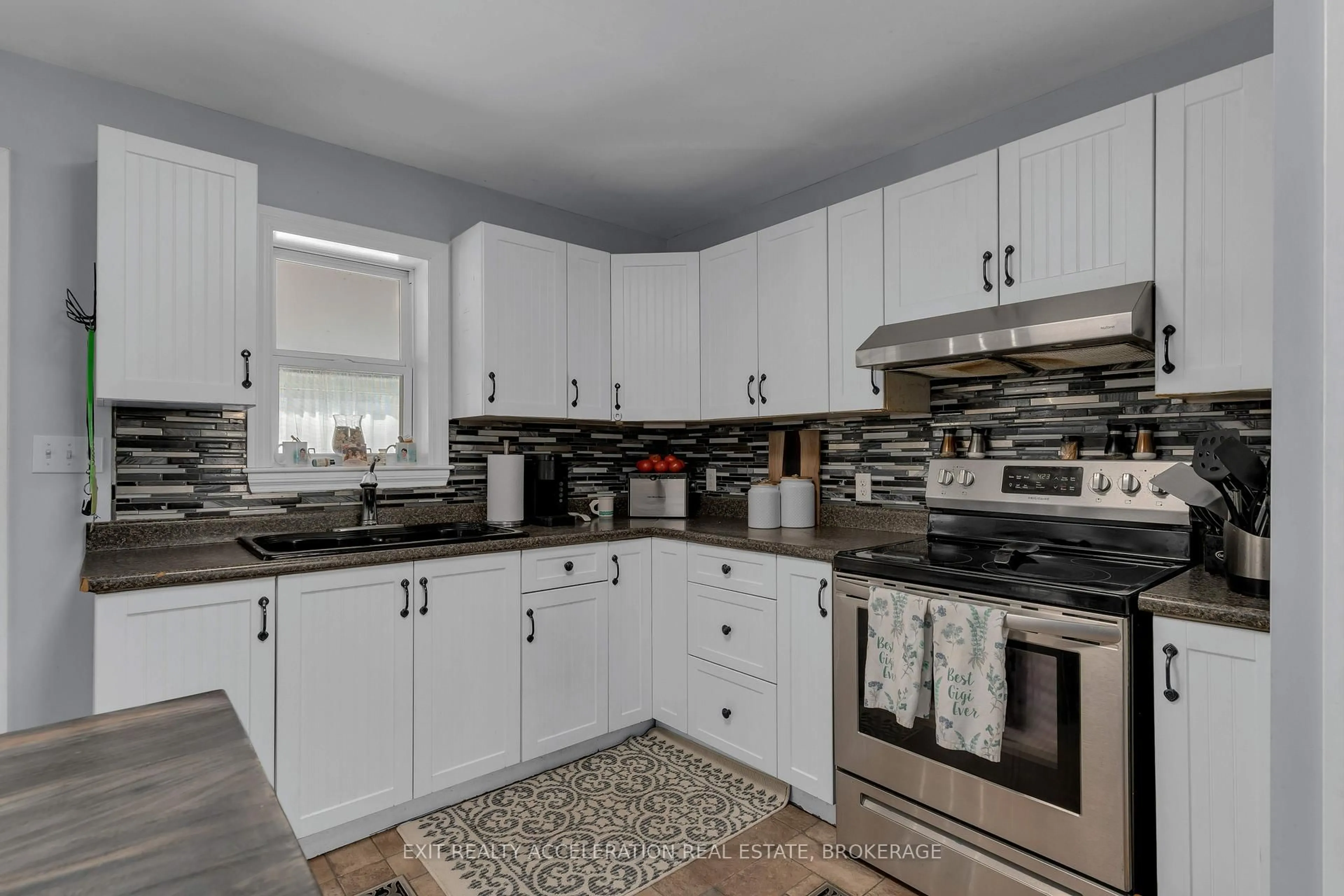 Standard kitchen, ceramic/tile floor for 273 Dundas St, Deseronto Ontario K0K 1X0