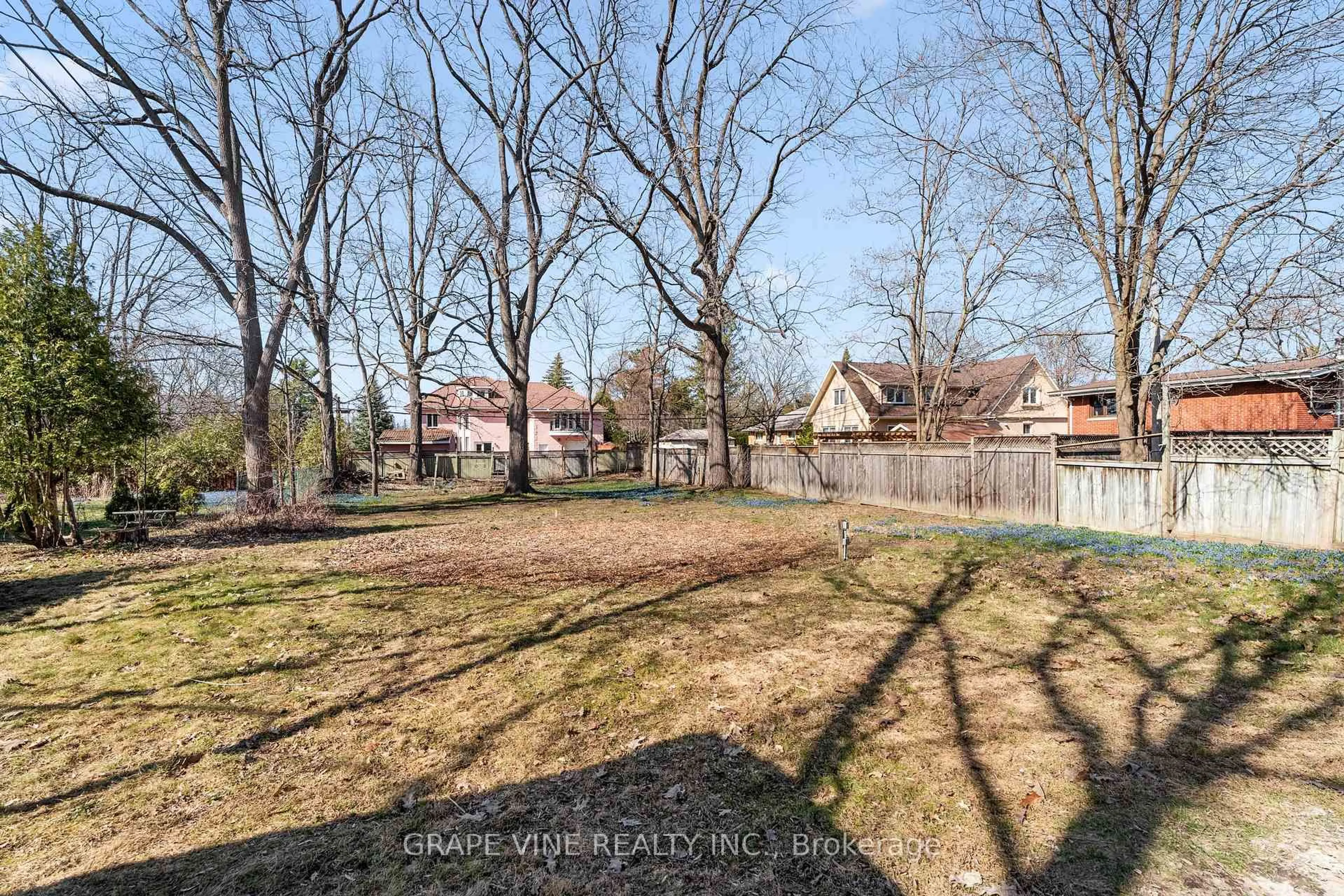 A pic from outside/outdoor area/front of a property/back of a property/a pic from drone, unknown for 369 Pleasant Park Rd, Ottawa Ontario K1H 5M7