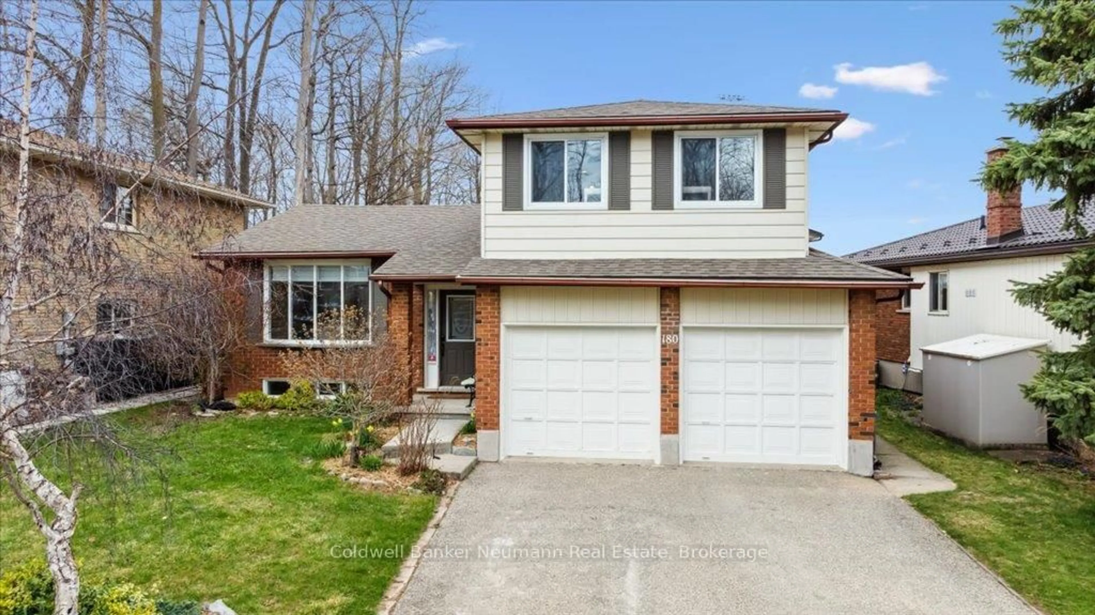 Home with brick exterior material, street for 180 Southwood Dr, Kitchener Ontario N2E 2R6