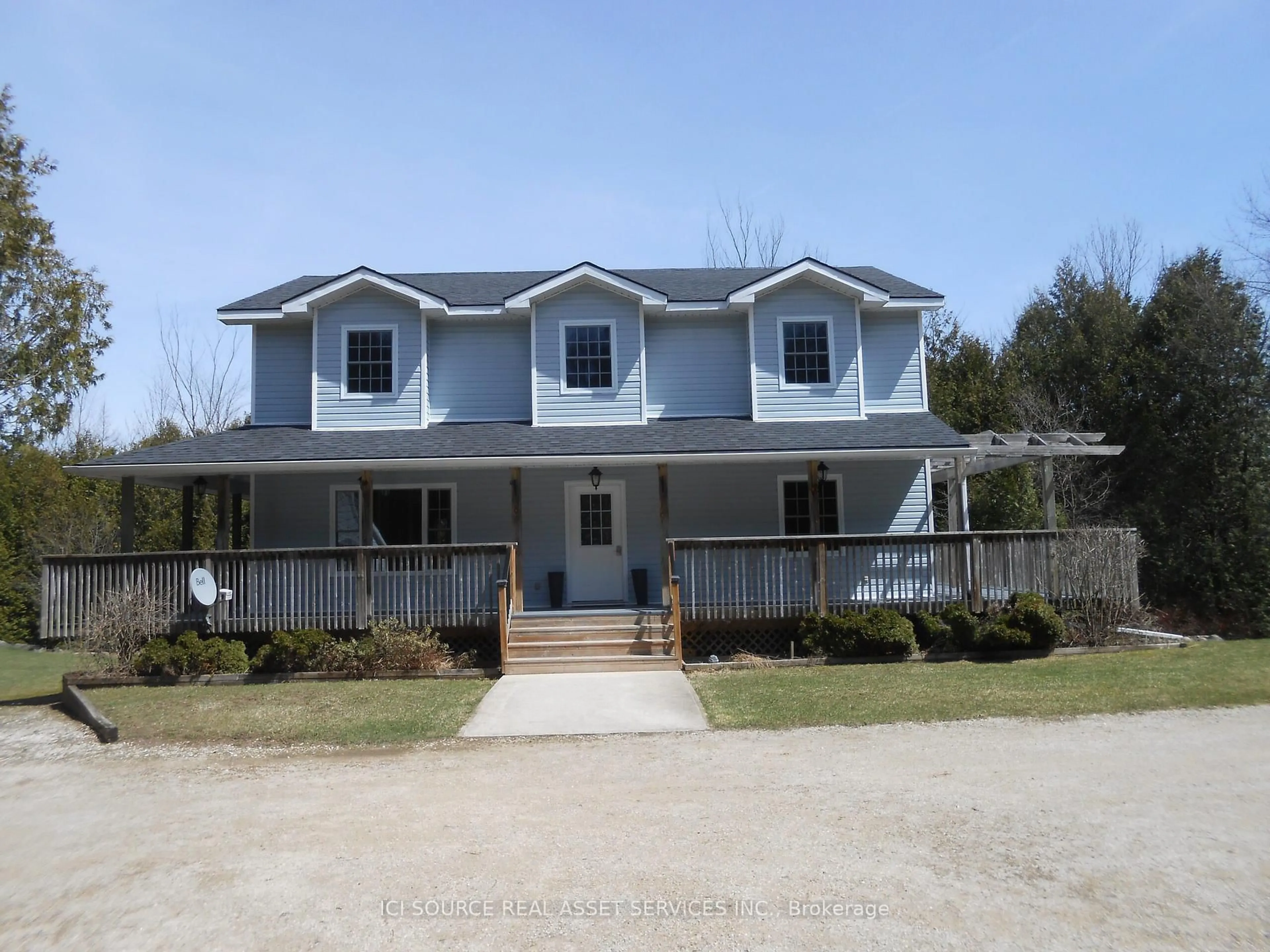 Home with vinyl exterior material, building for 523557 Concession 12 N/A, West Grey Ontario N0C 1H0