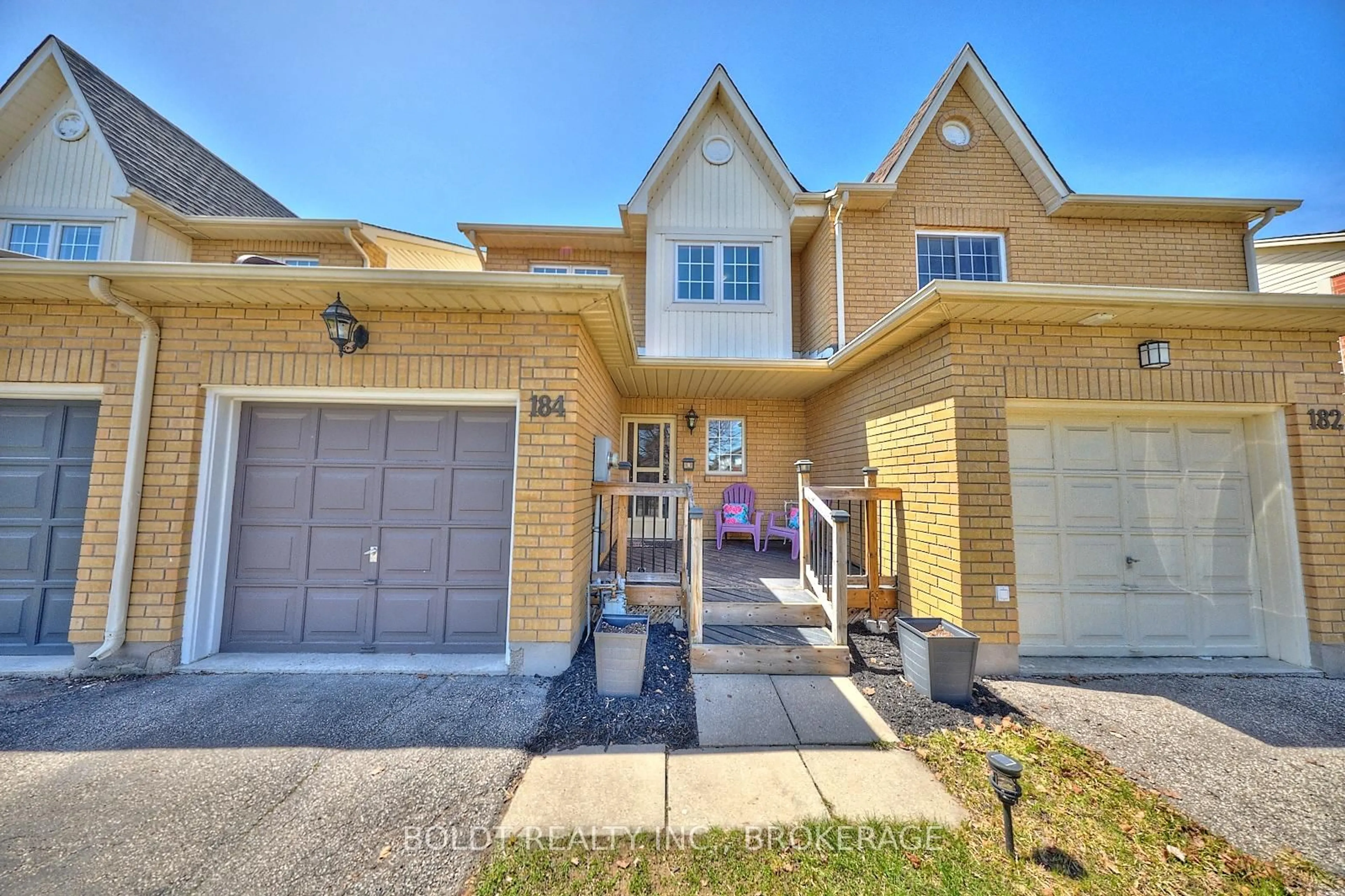 Home with brick exterior material, street for 184 Dorothy St, St. Catharines Ontario L2N 7R4