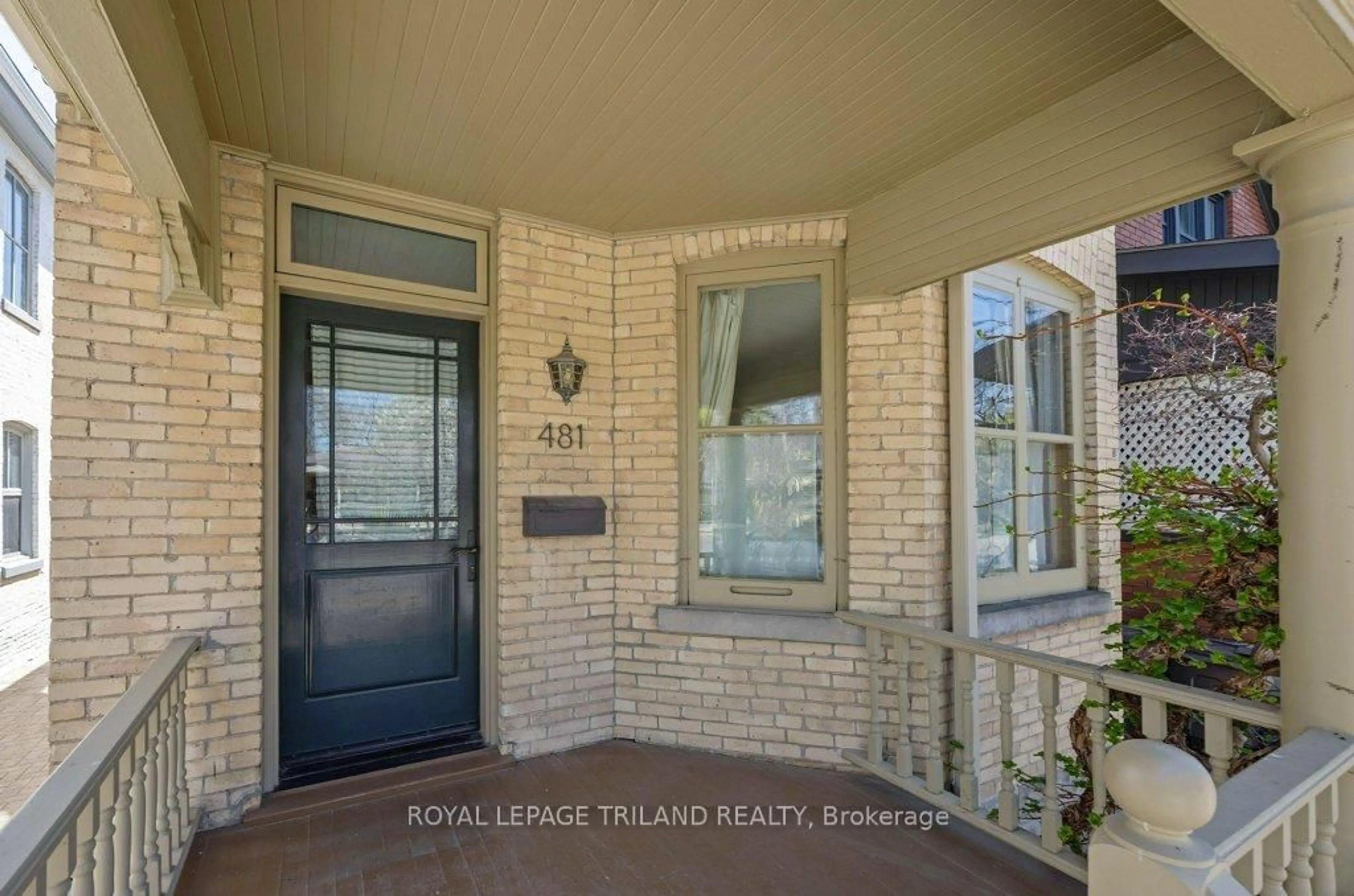 Indoor entryway for 481 Dufferin Ave, London Ontario N6B 2A1