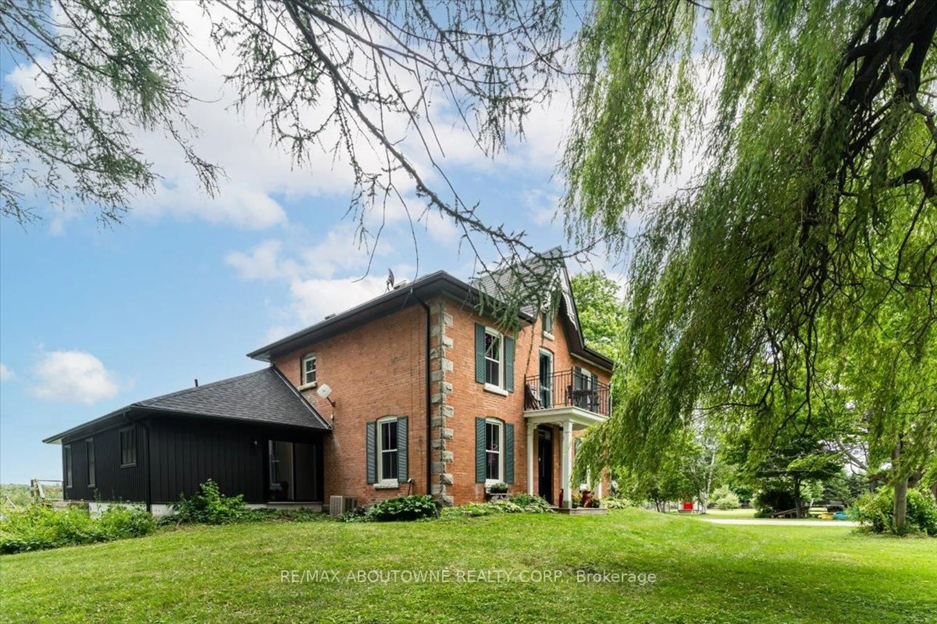 Home with brick exterior material, building for 674217 Hurontario St, Mono Ontario L9W 5R9
