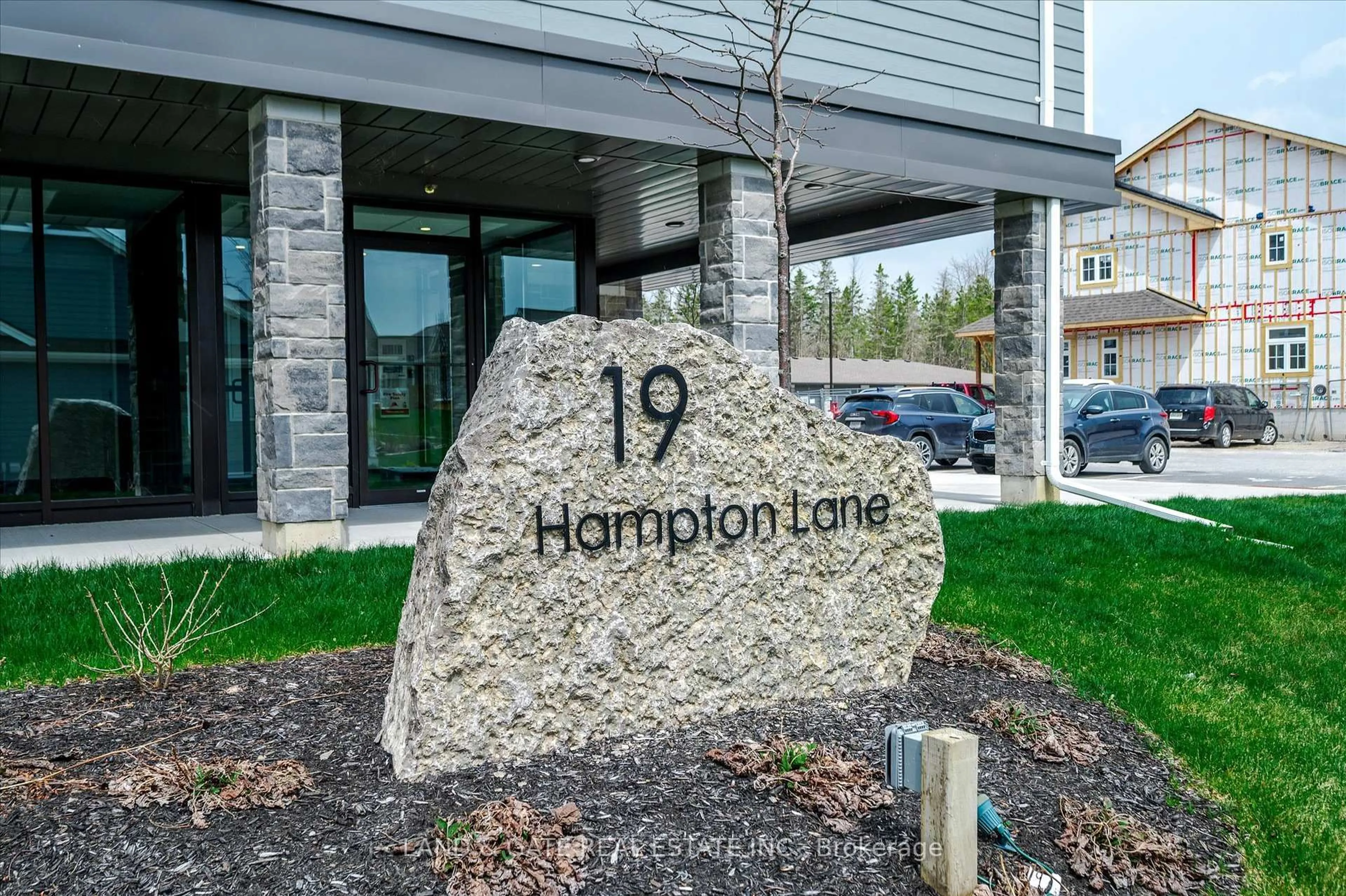 Lobby for 19 Hampton Lane #207, Selwyn Ontario K0L 2H0